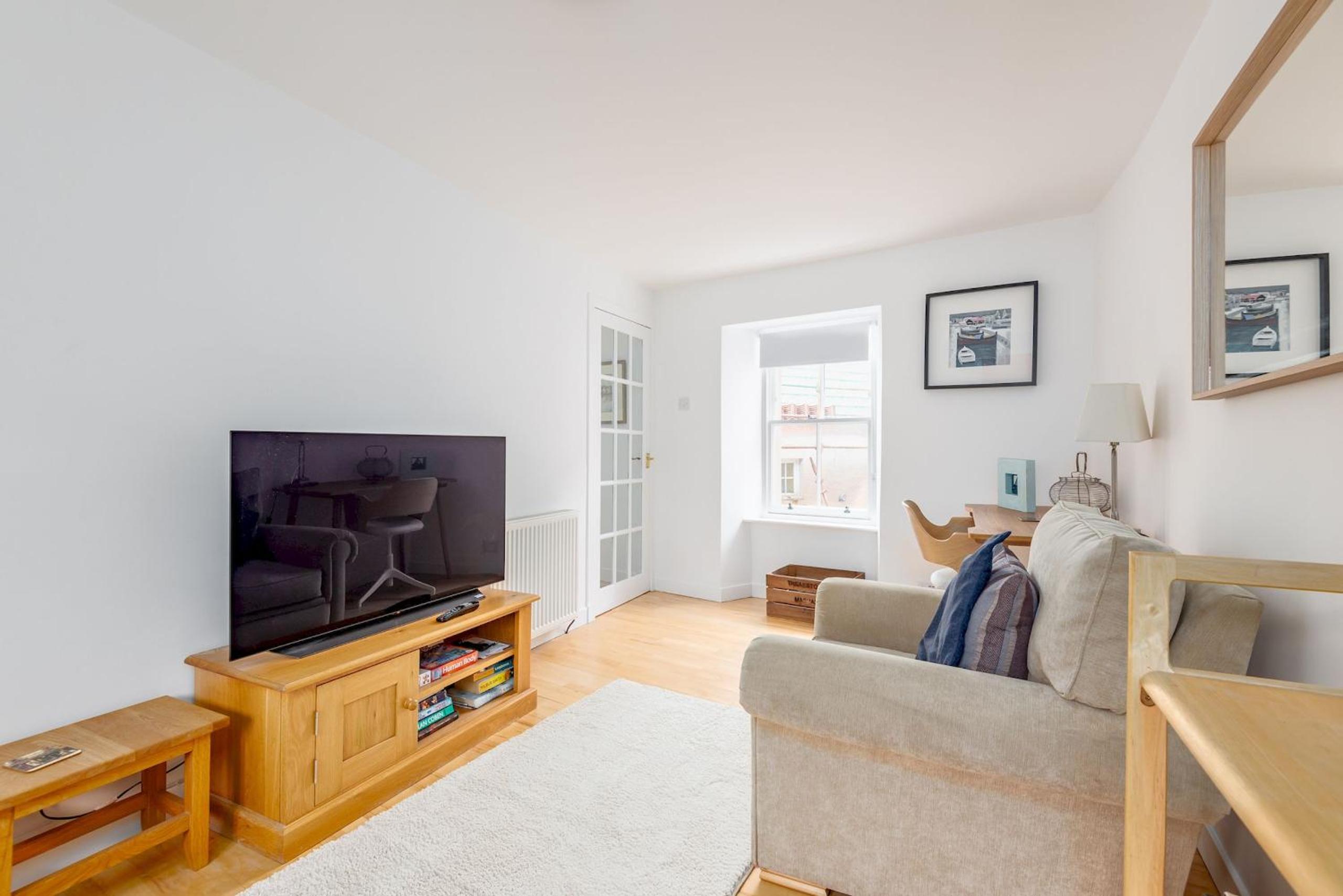 Three-Bedroom House photo 3
