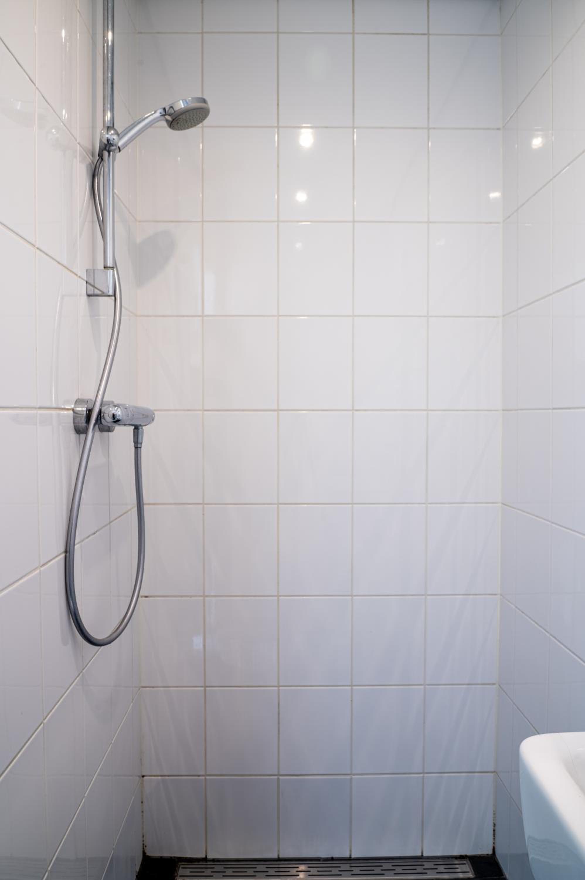 Standard Twin Room with Private Bathroom photo 2