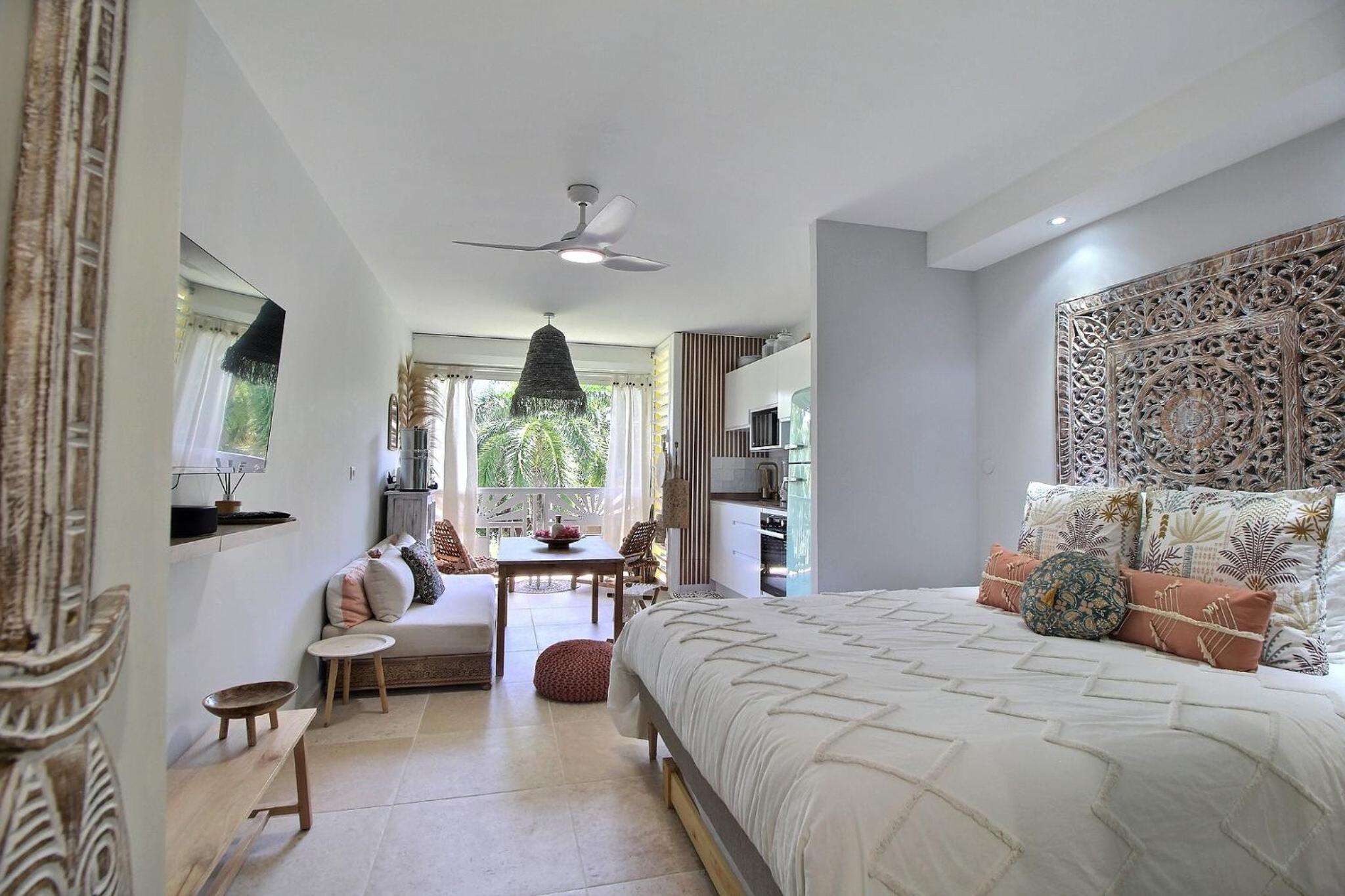 Studio Apartment photo 1