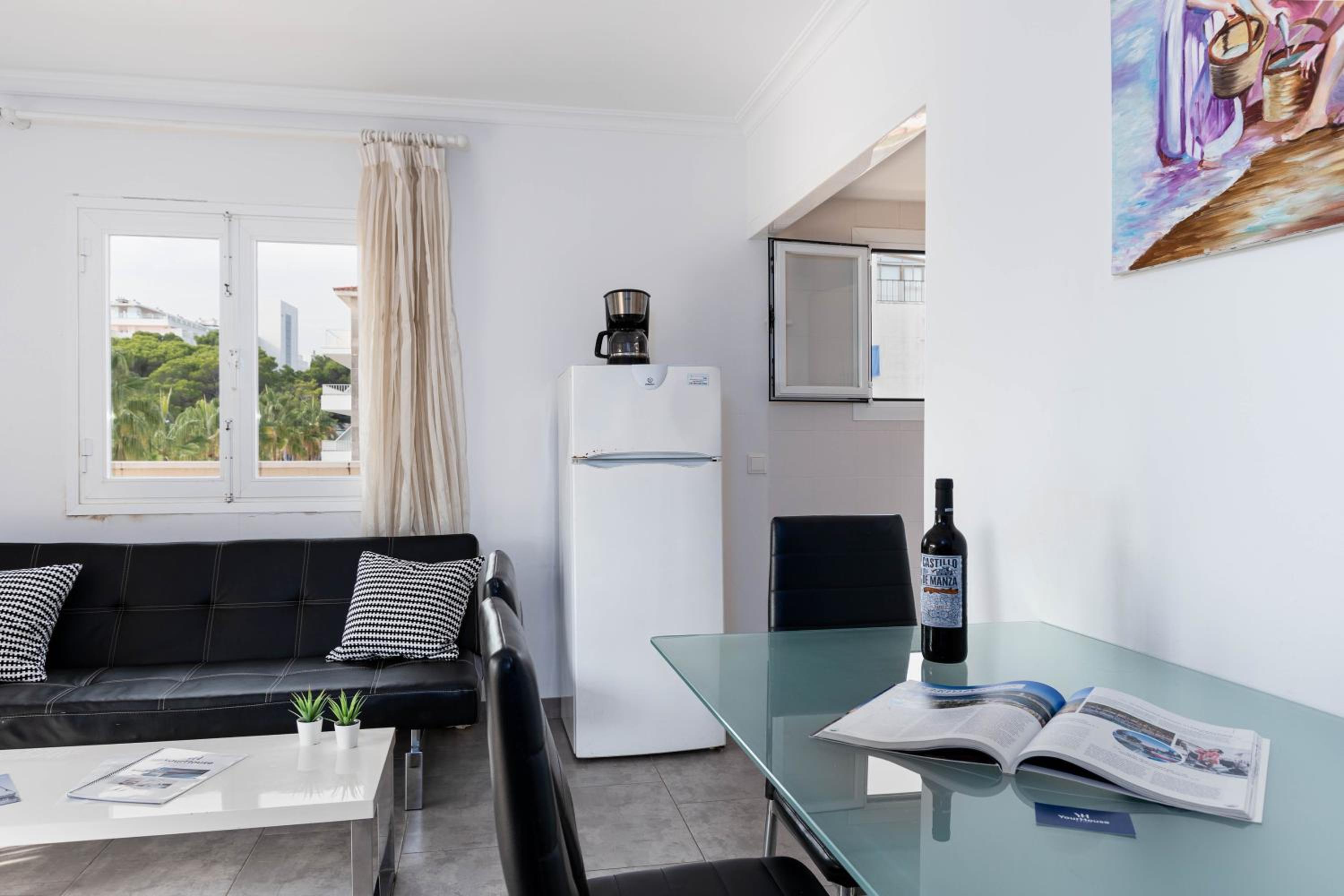Apartment with Terrace photo 2
