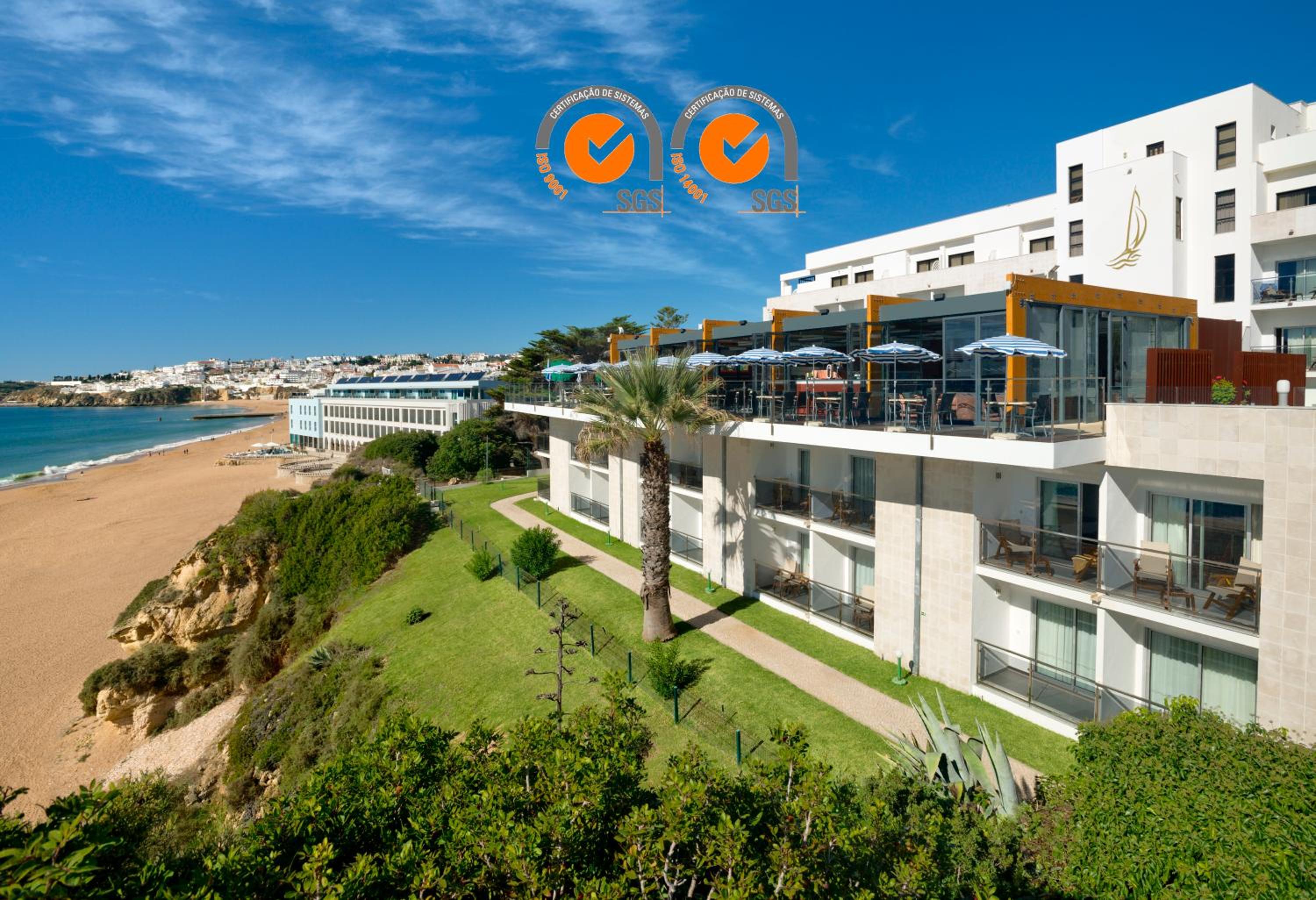 Twin Room with Beach View  - Photo 2