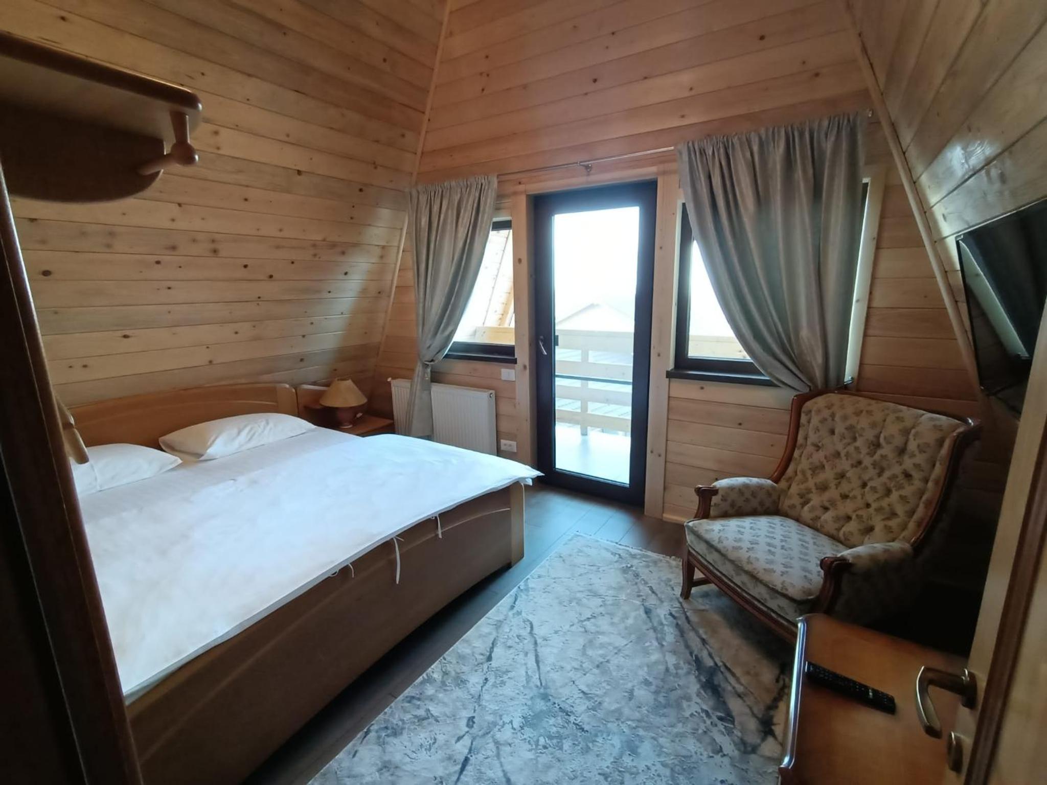 Three-Bedroom Chalet photo 2