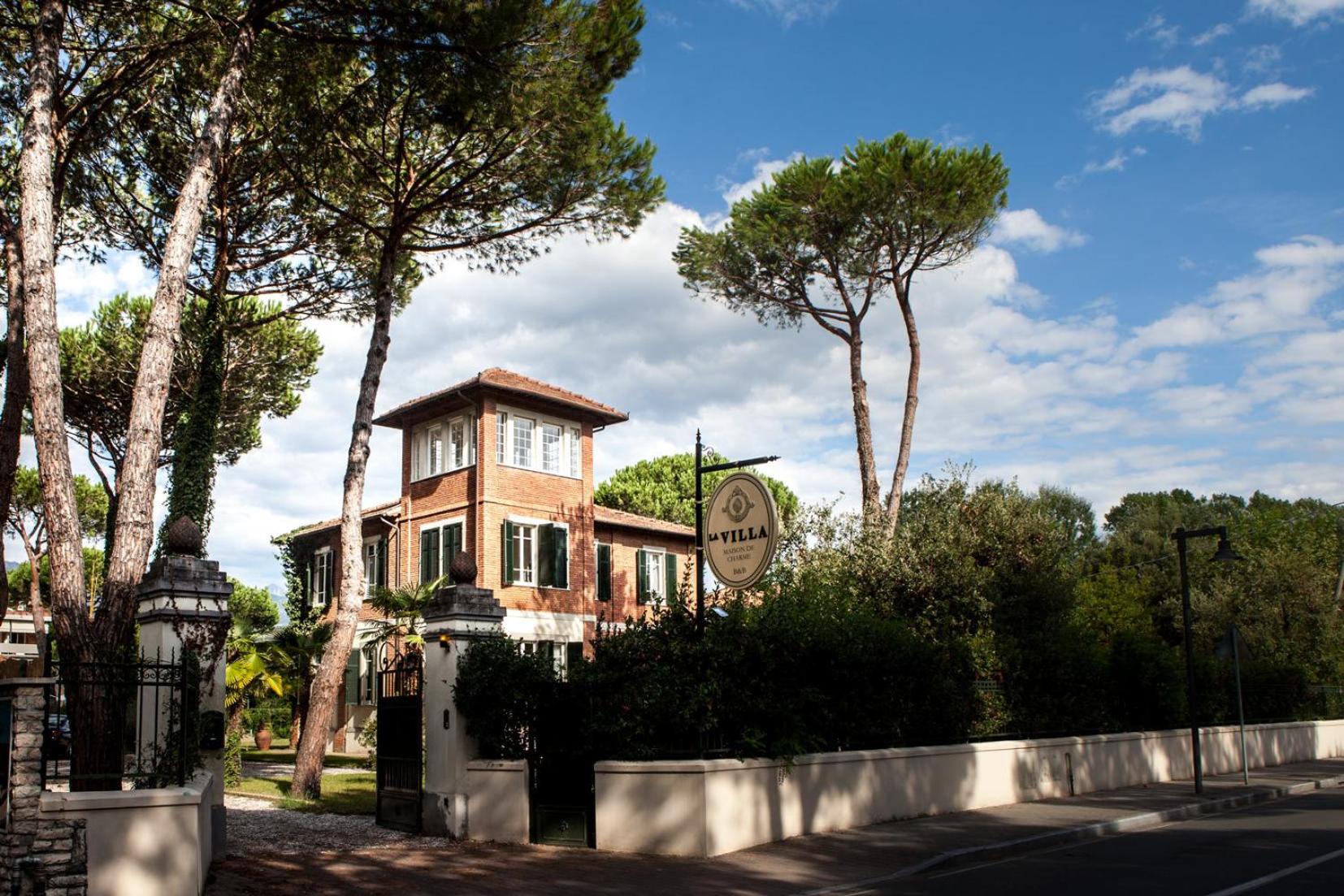Seven-Bedroom House photo 2