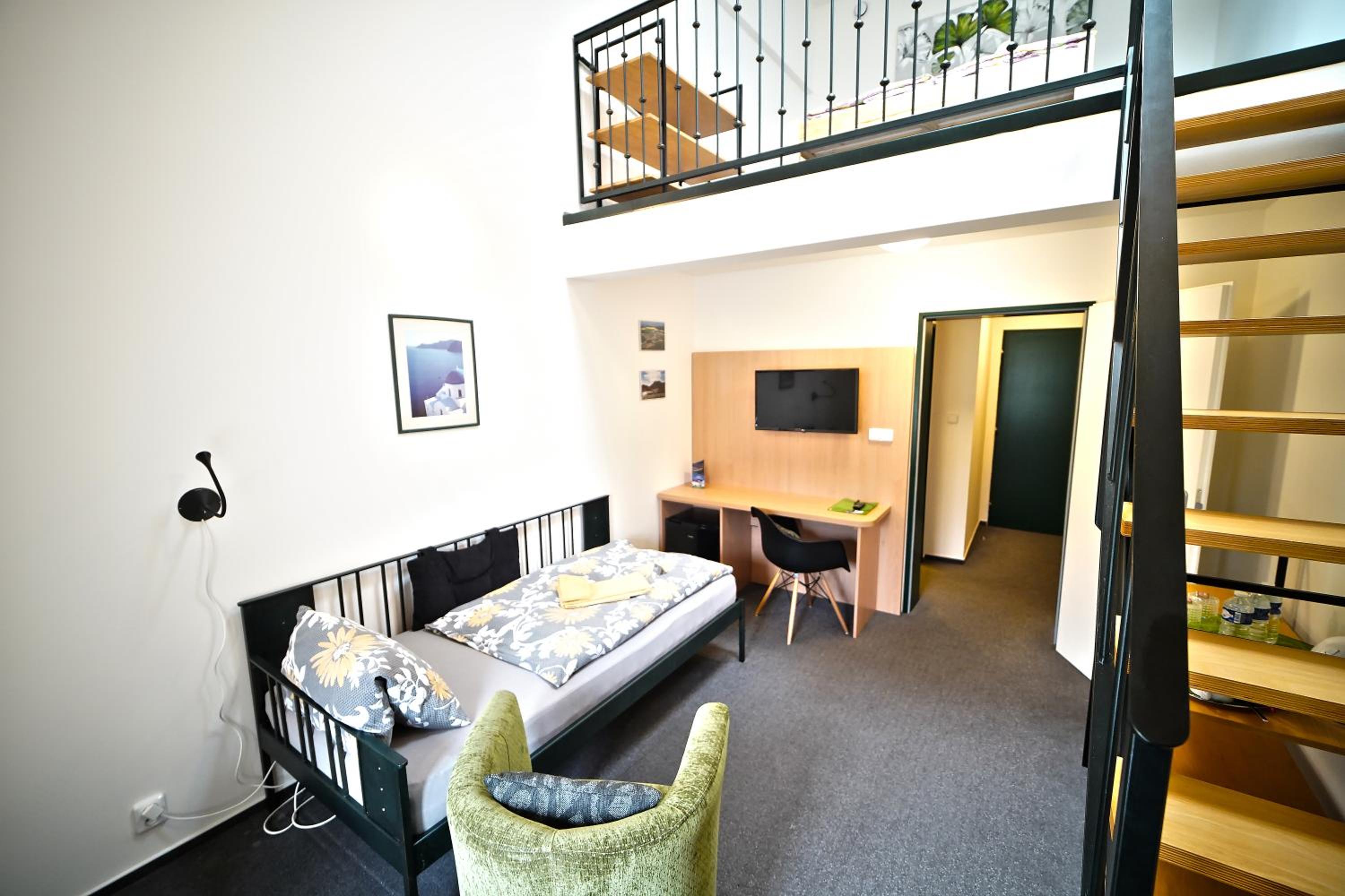 Standard Triple Room - Photo 3