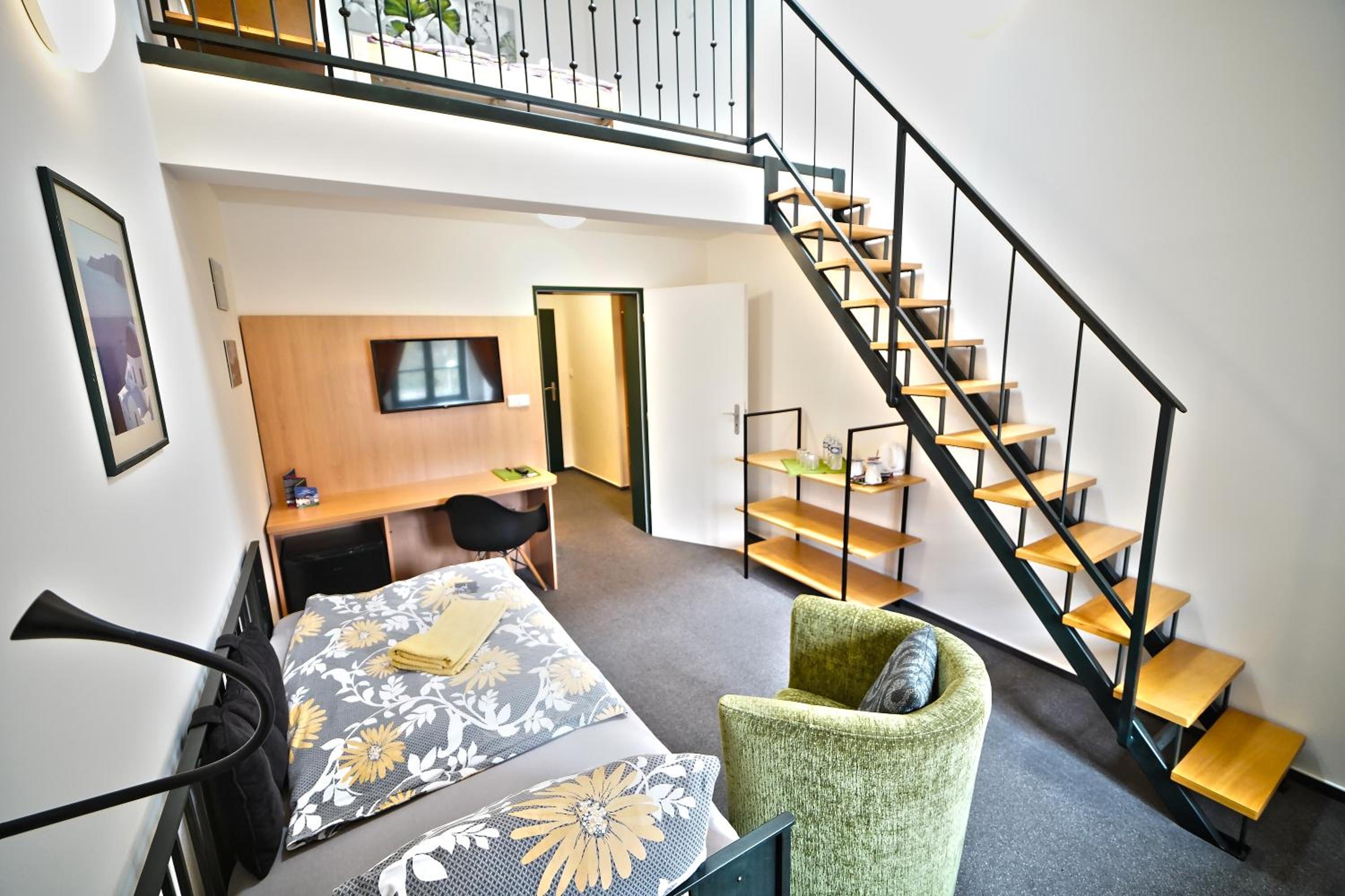 Standard Triple Room - Photo 4