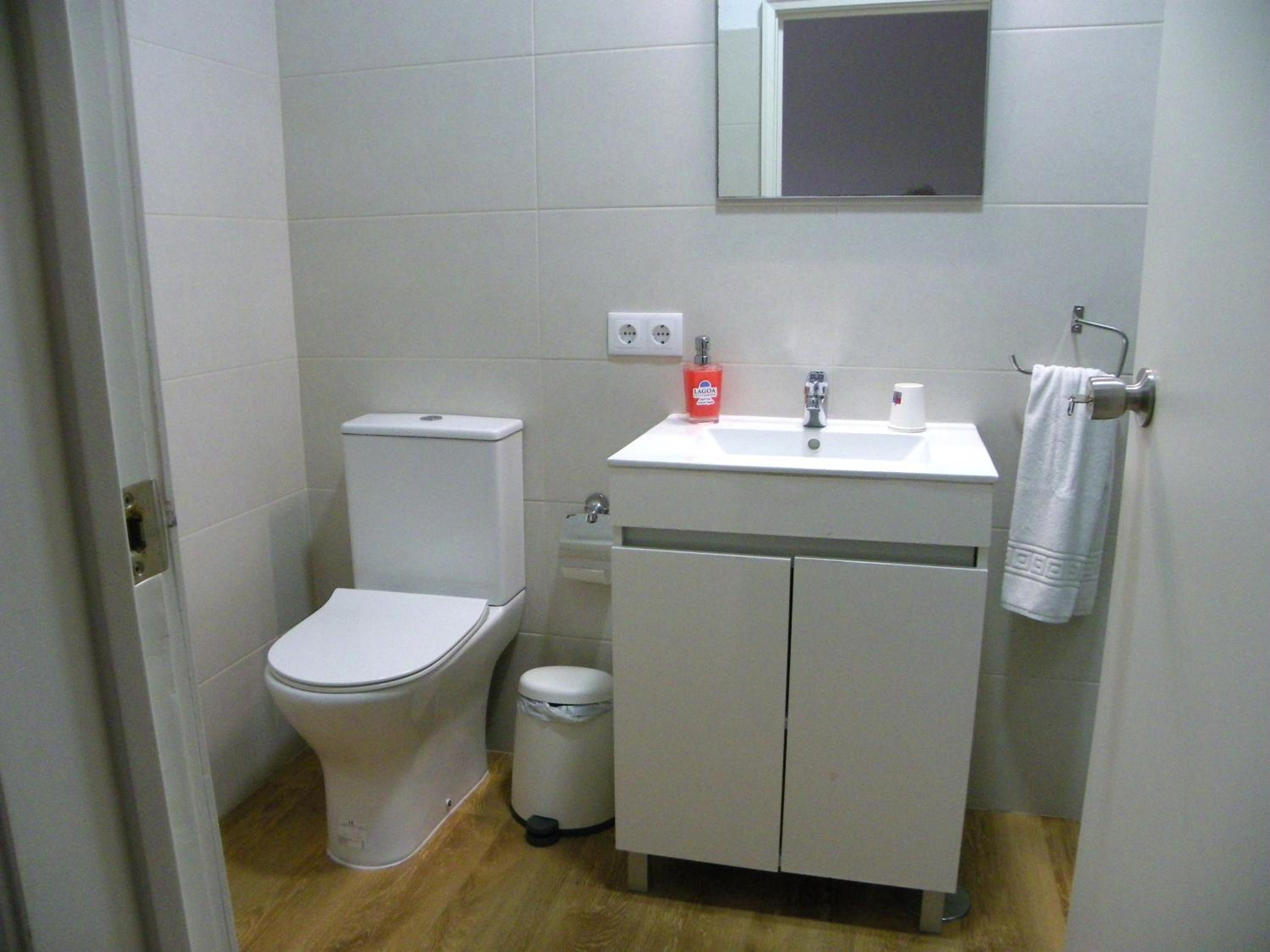 Standard Double or Twin Room with Balcony - Photo 7