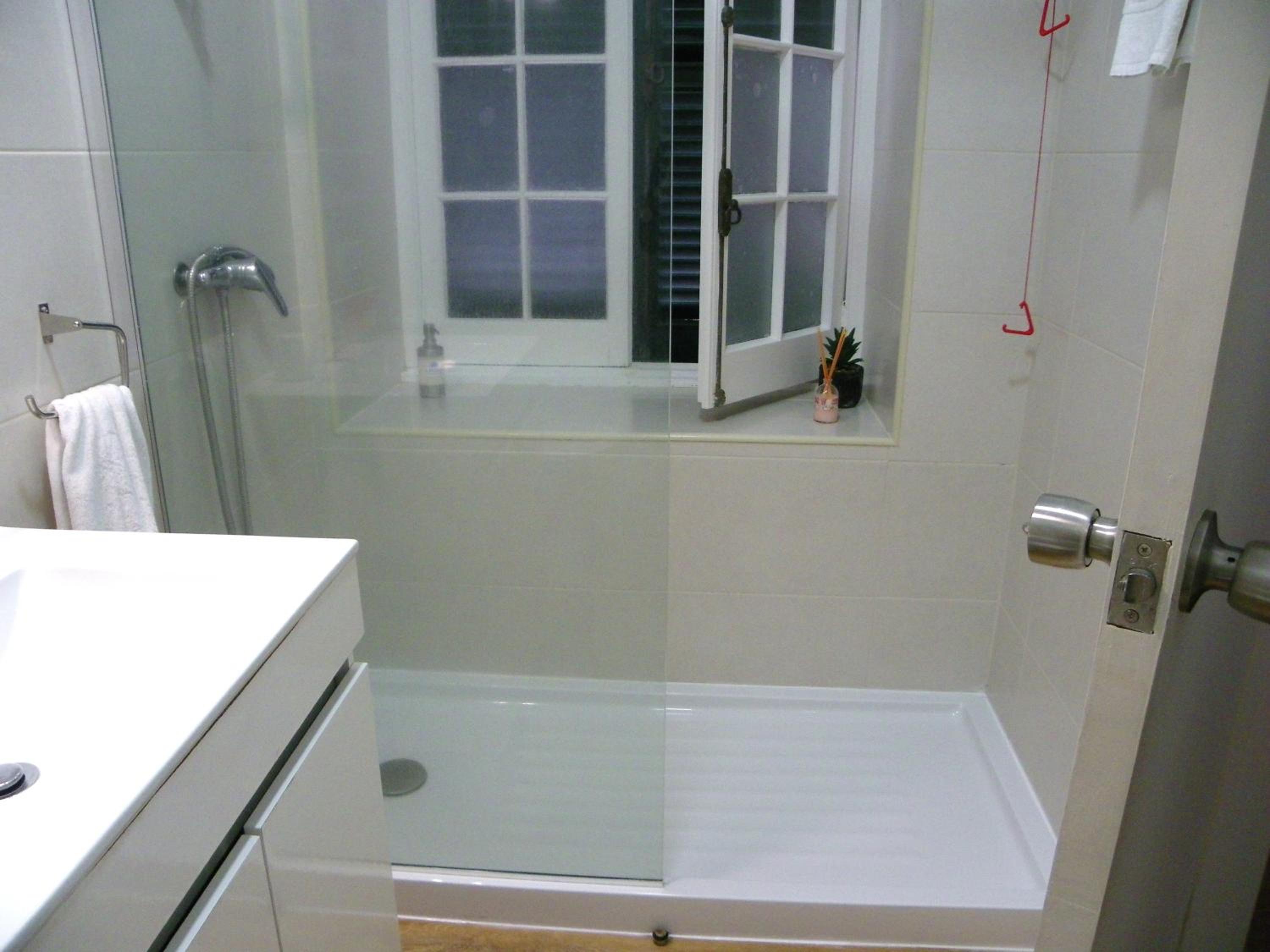 Standard Double or Twin Room with Balcony - Photo 6