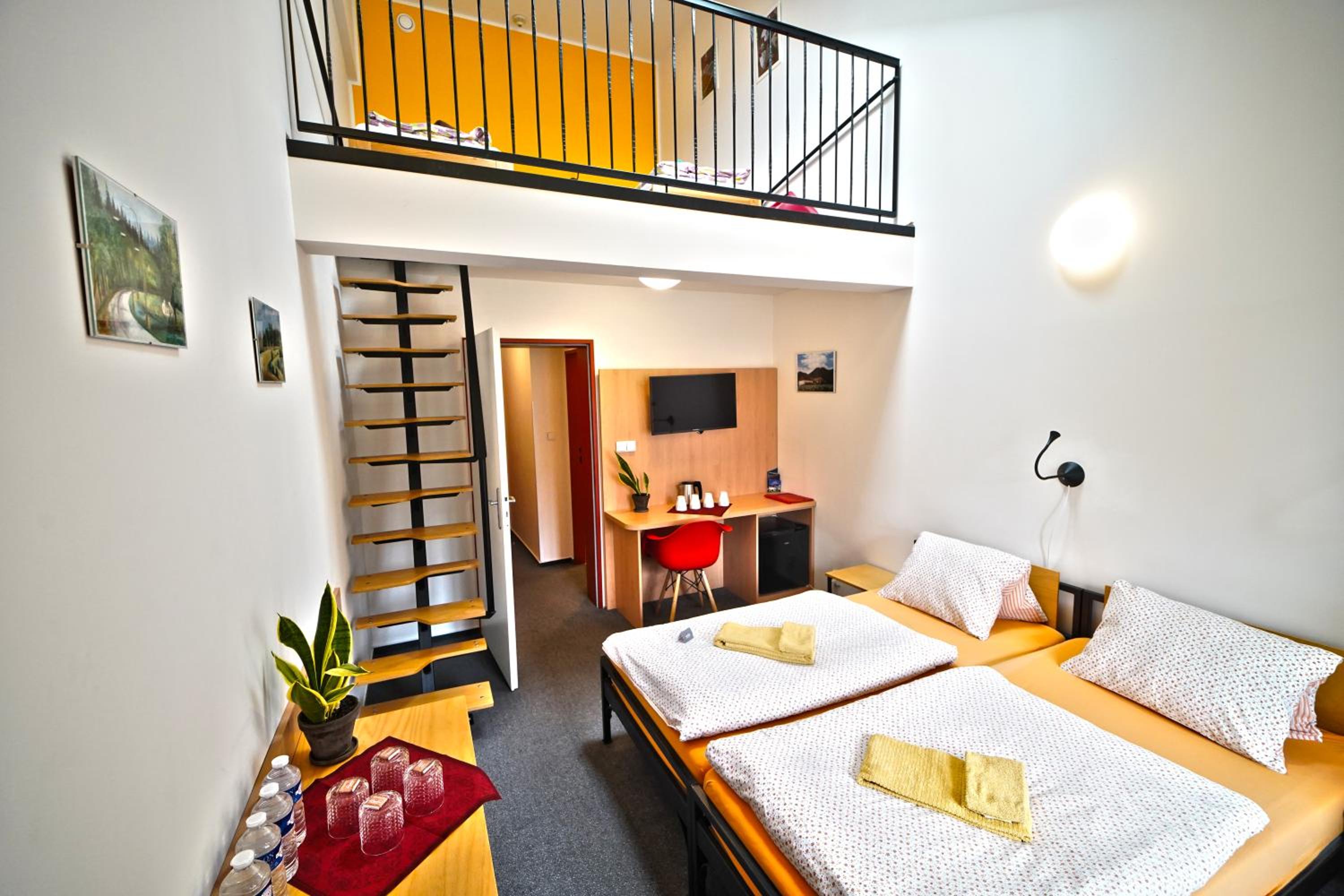 Standard Twin Room with Garden View photo 3