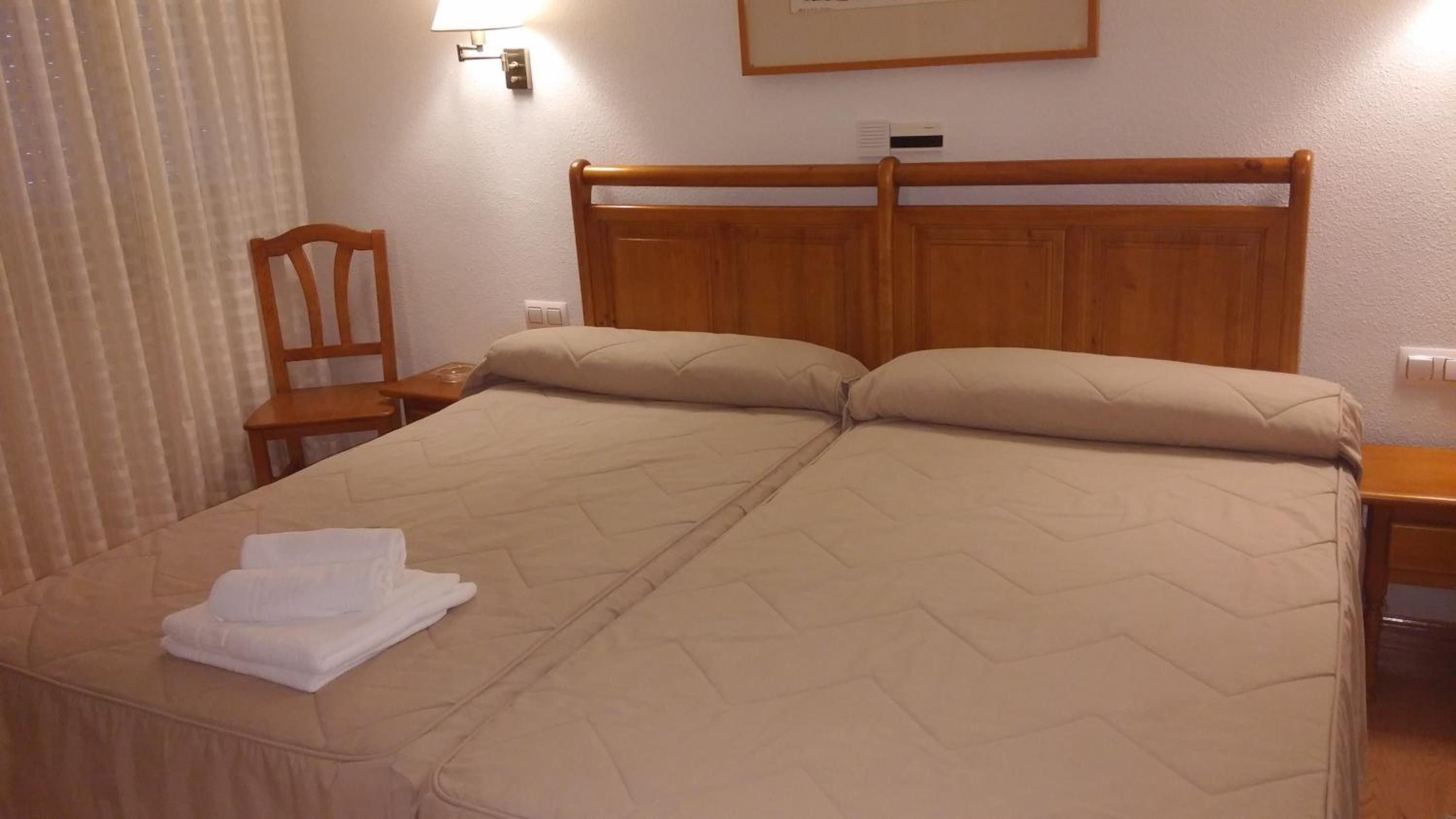 Twin Room - Photo 5