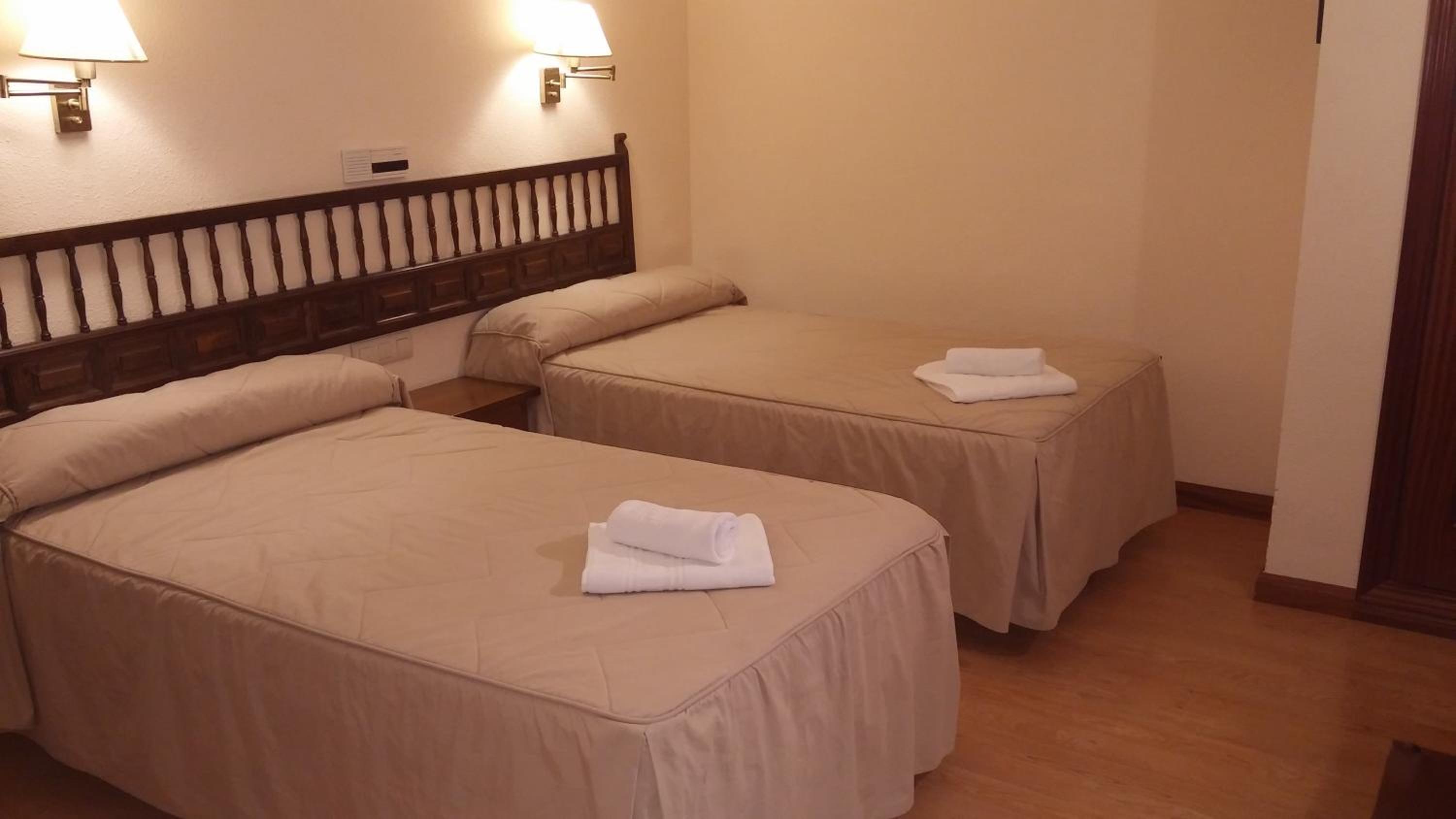 Twin Room - Photo 4