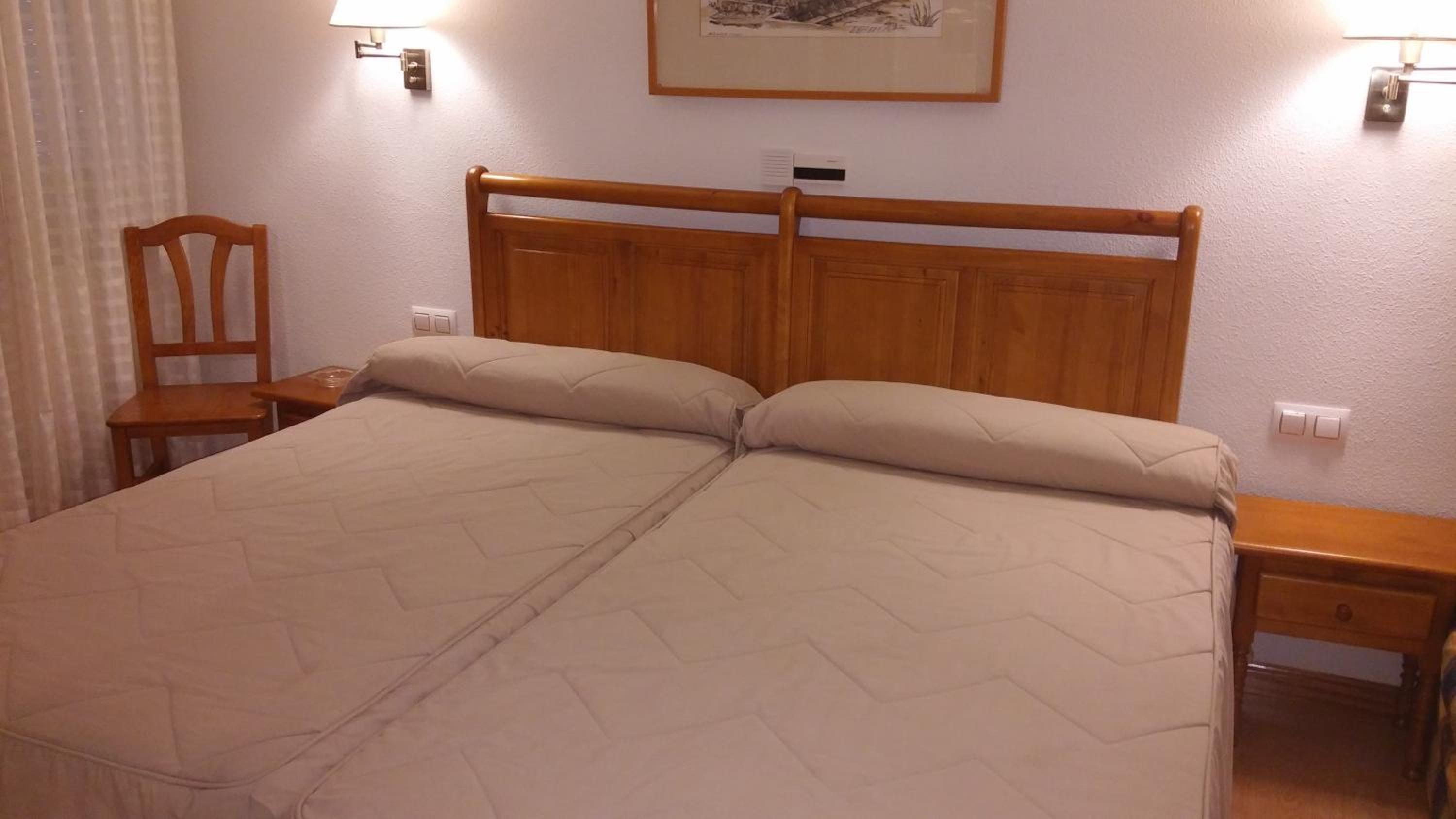 Twin Room - Photo 7