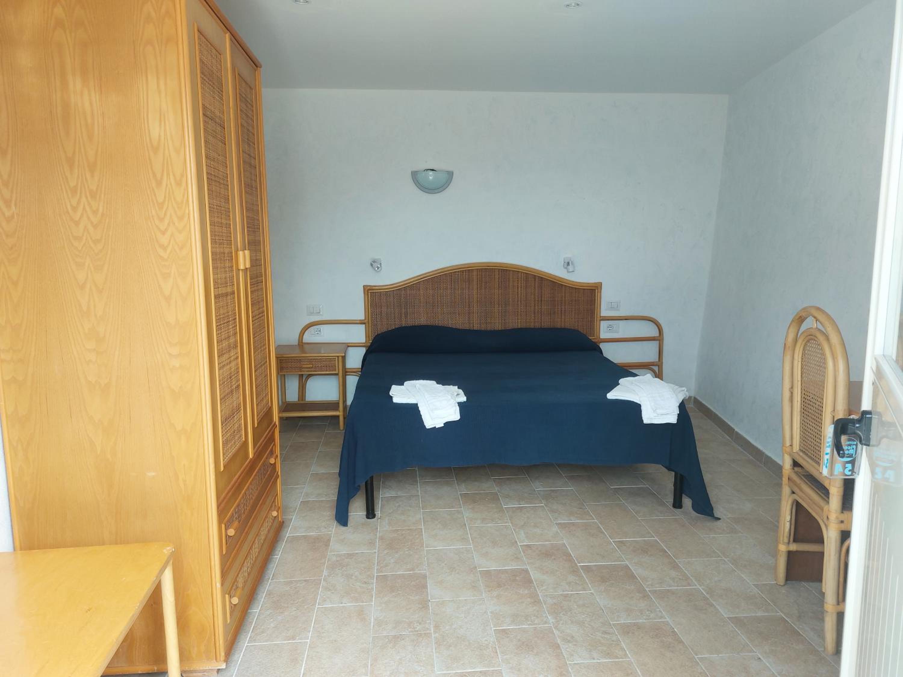 Economy Double Room photo 3