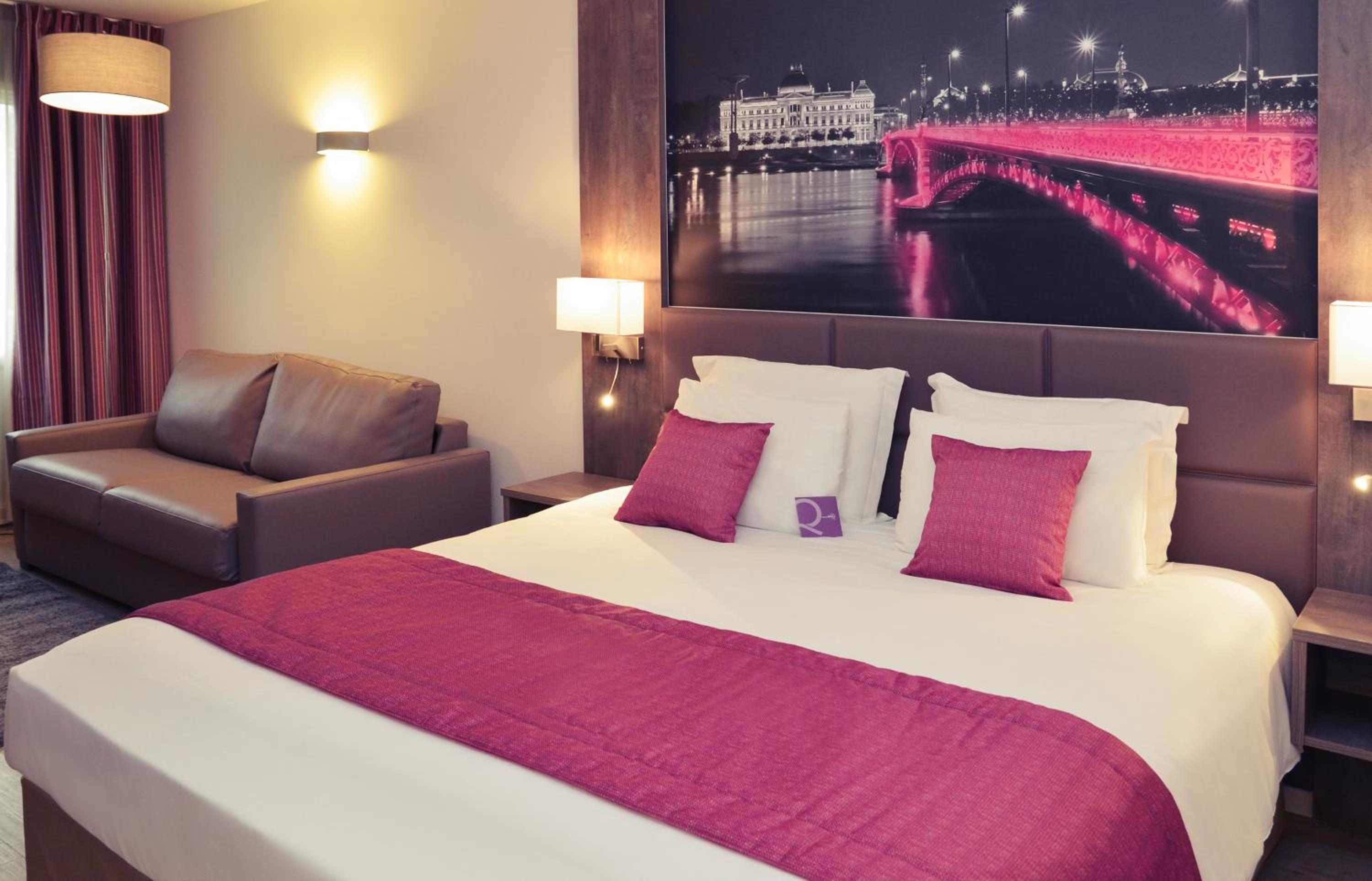Superior Room with One Double Bed and Sofa - Photo 2