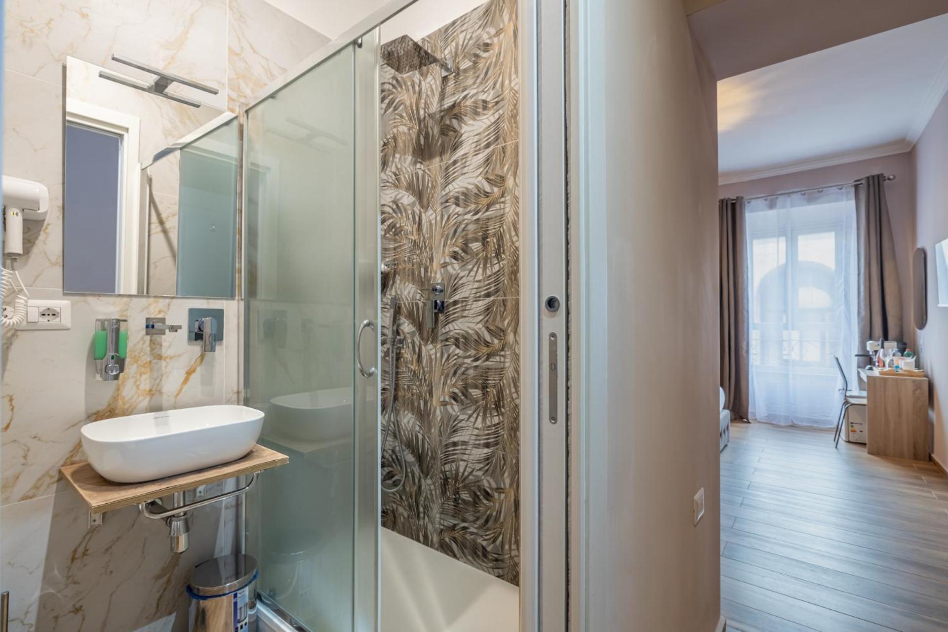 Double Room with Private Bathroom photo 3