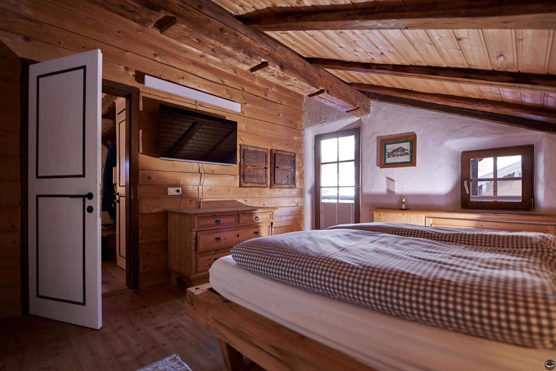 Three-Bedroom Apartment with Bathroom photo 3