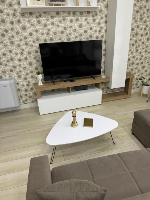 Three-Bedroom Apartment photo 1