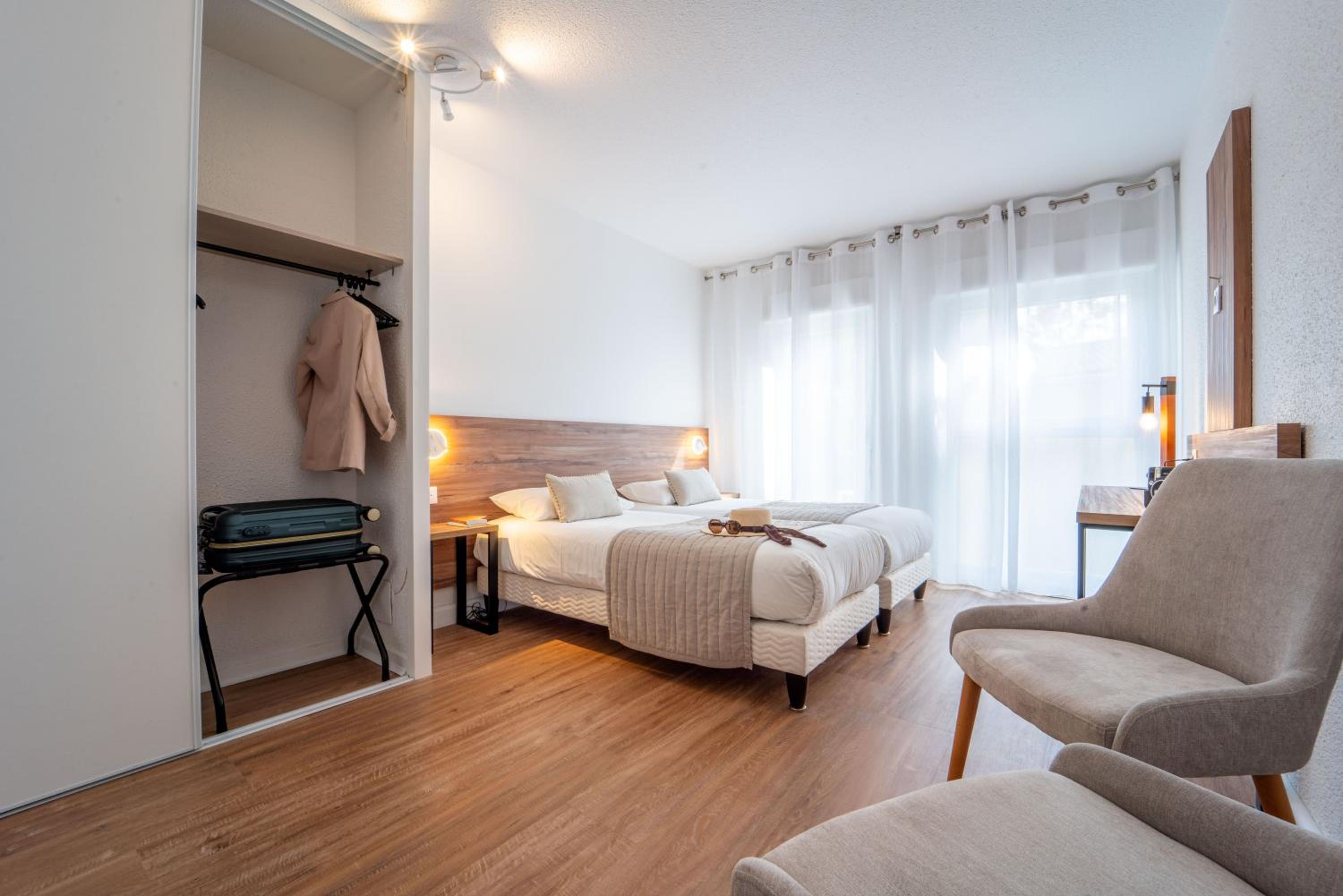 Comfort Double or Twin Room with Garden or Street View - Photo 1