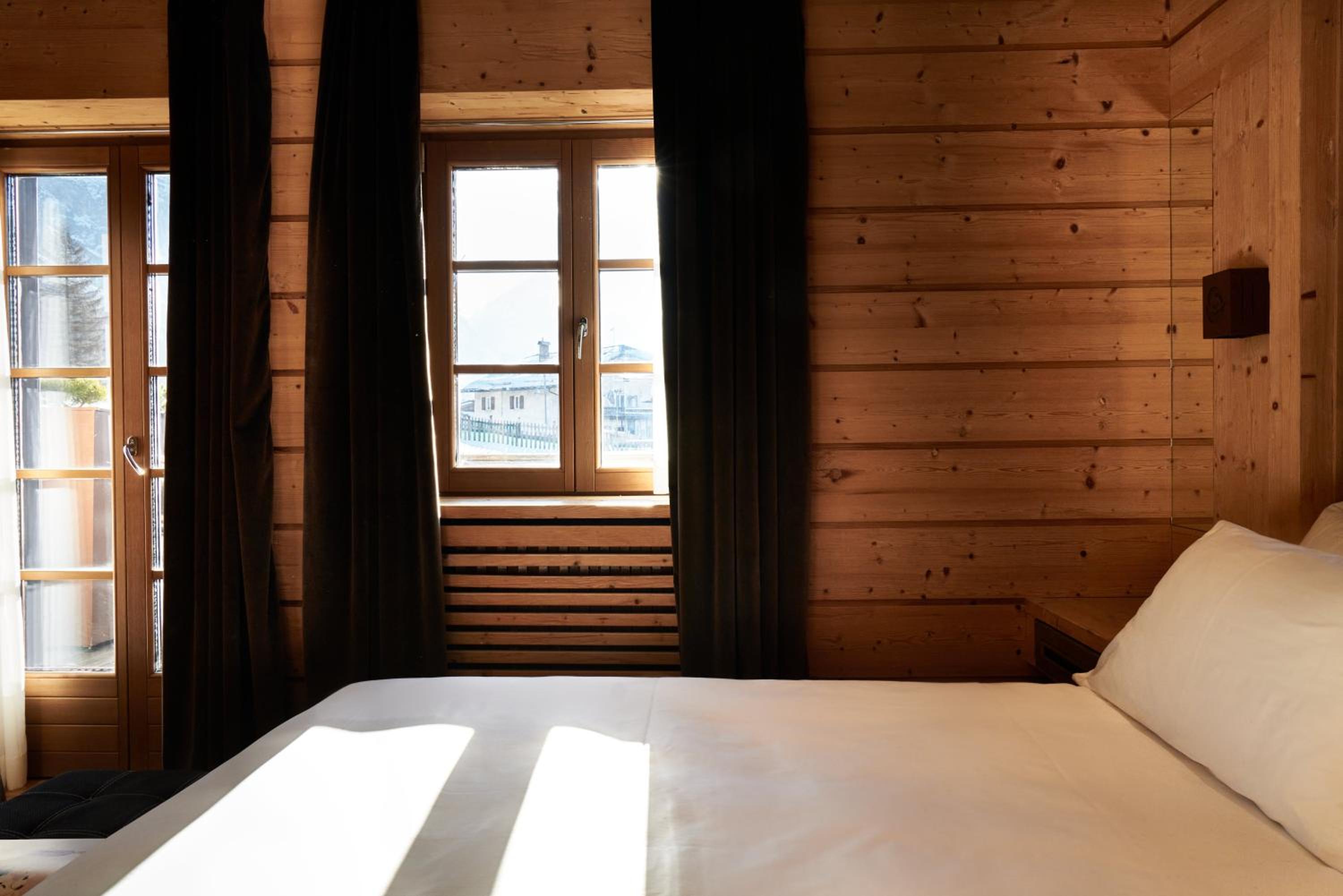 Deluxe Double Room with Extrabed (Child) photo 3