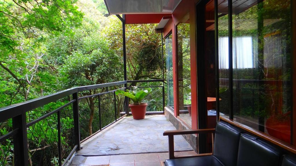 Family Room with Balcony photo 2