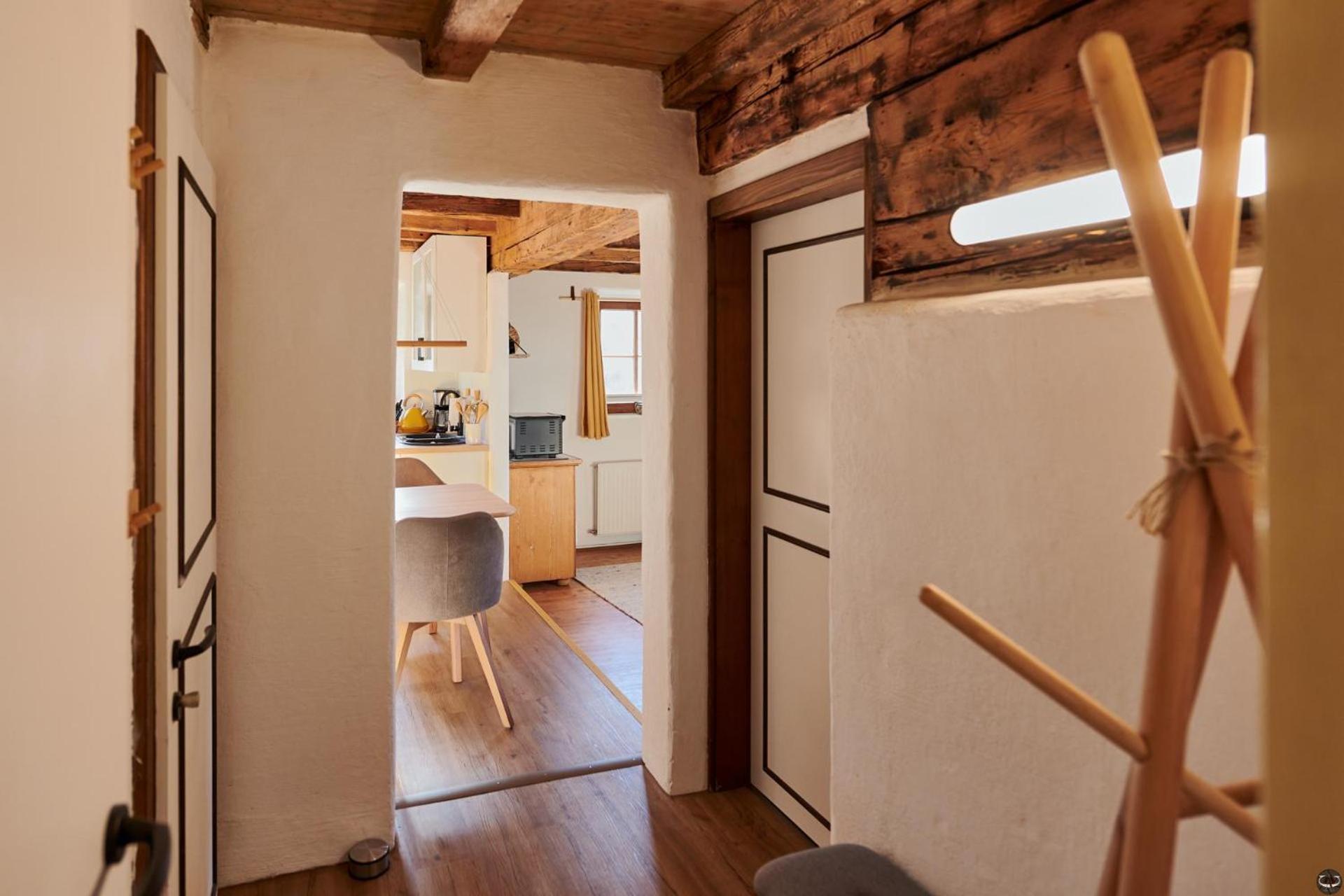 One-Bedroom Apartment with Shower photo 2