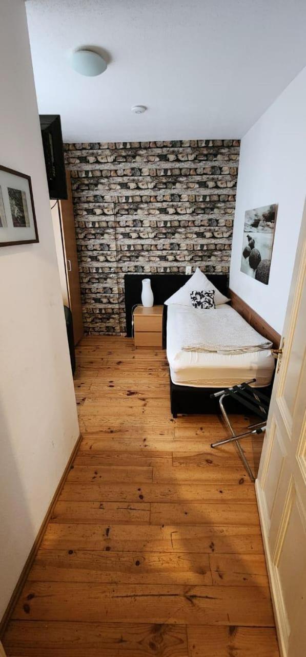 Single Room photo 2