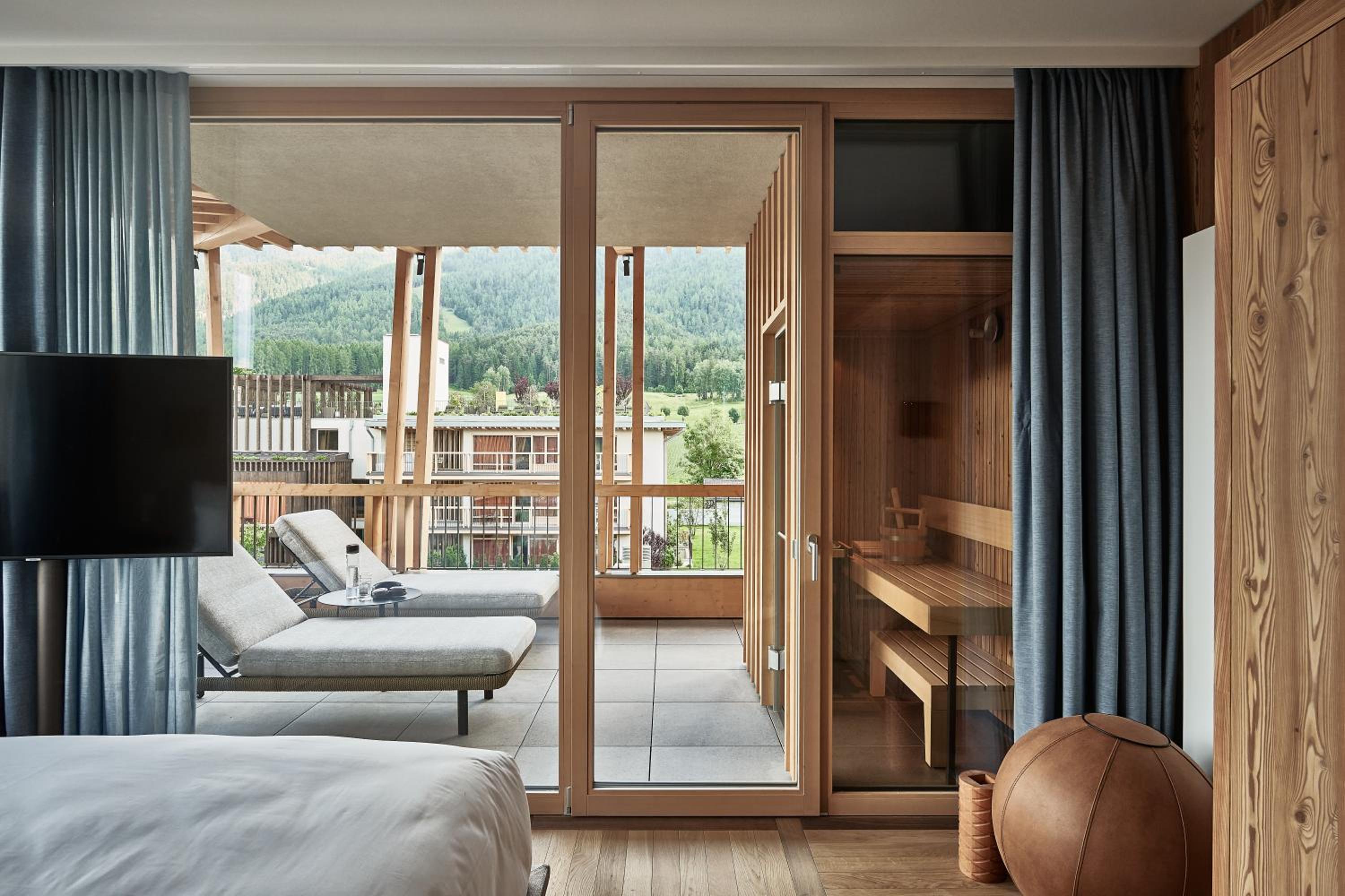 Summit Suite with Finnish Sauna