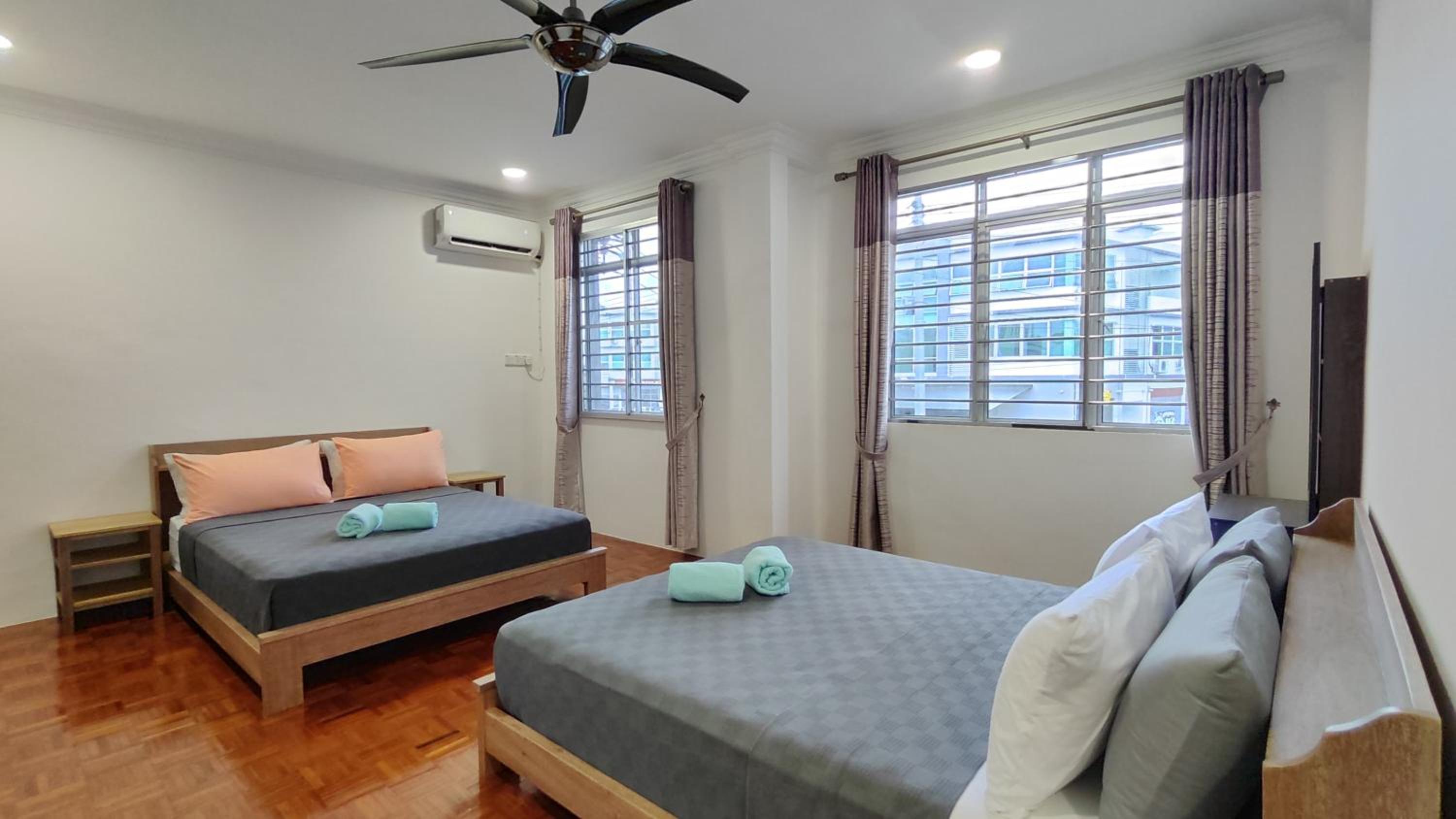 Four-Bedroom House photo 2