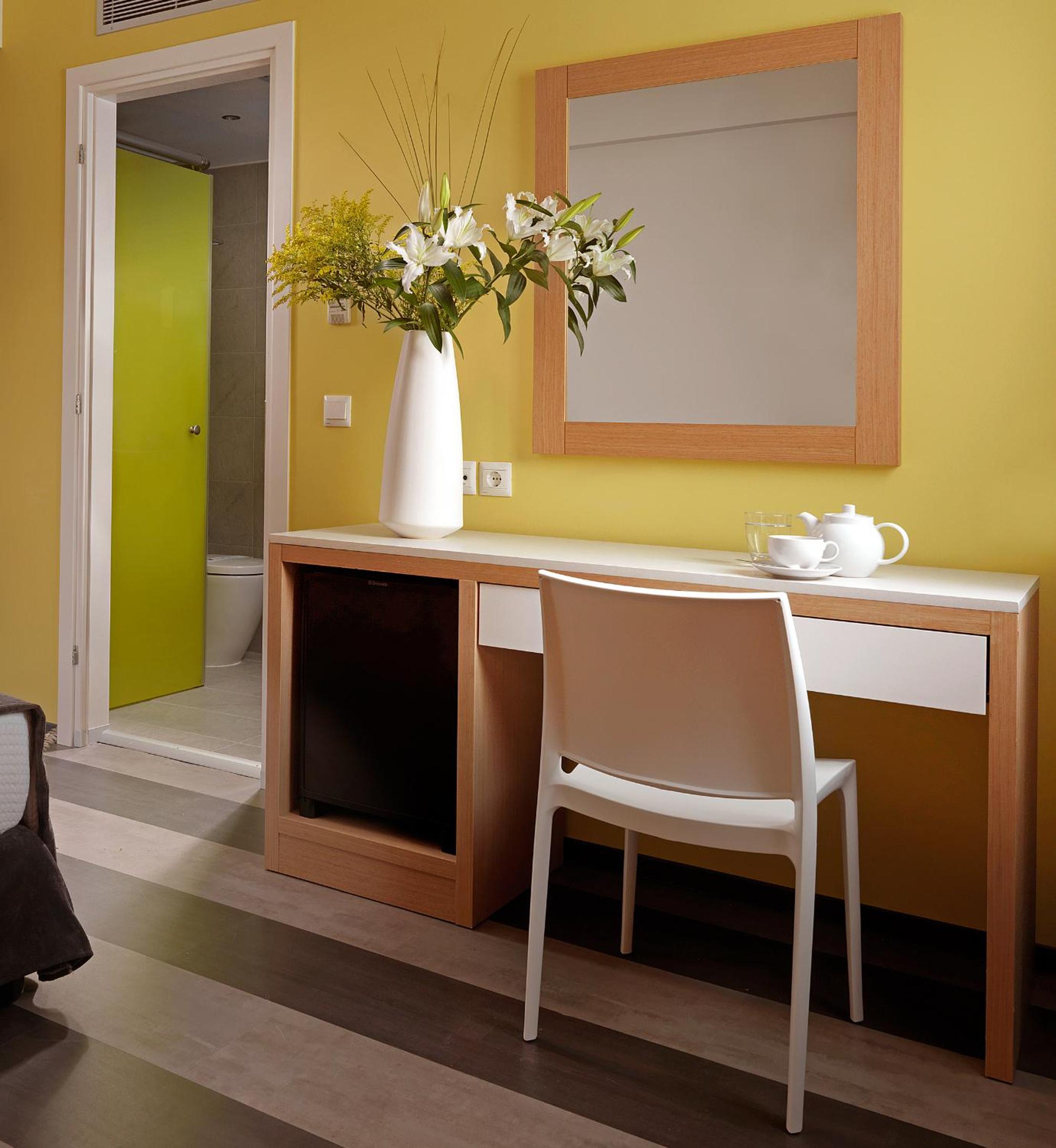 Double or Twin Room with Sea View - Photo 4