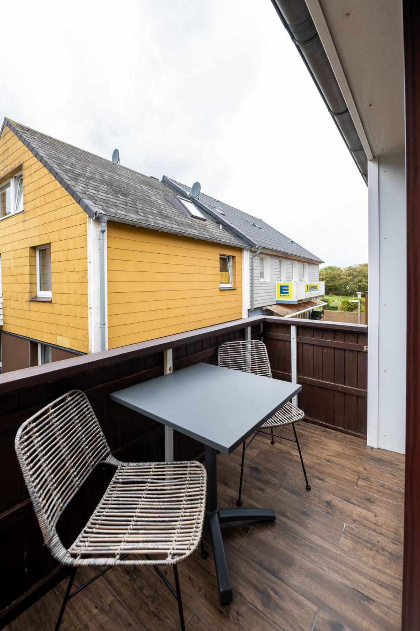 Apartment with Balcony photo 2