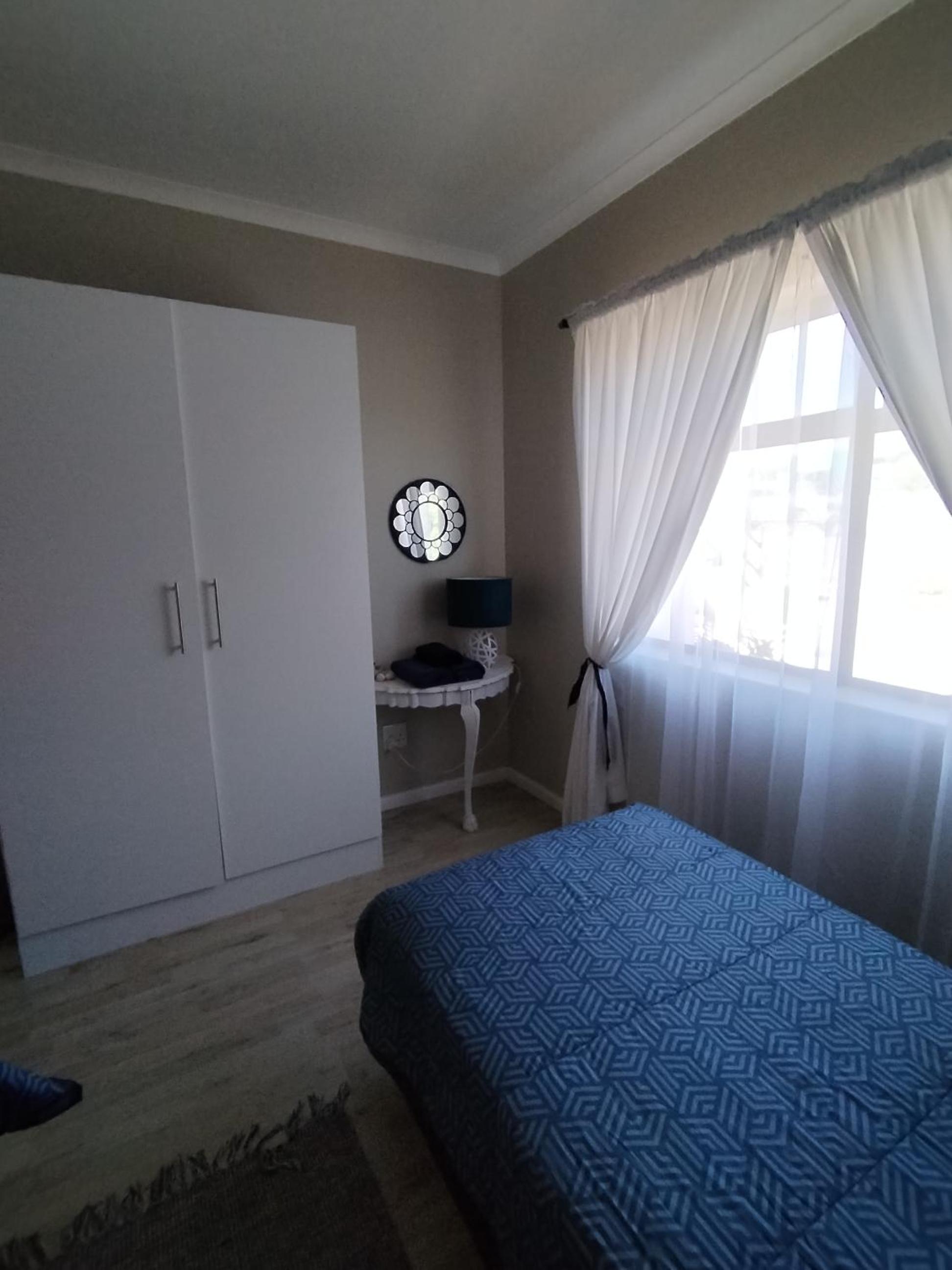 Three-Bedroom House photo 3