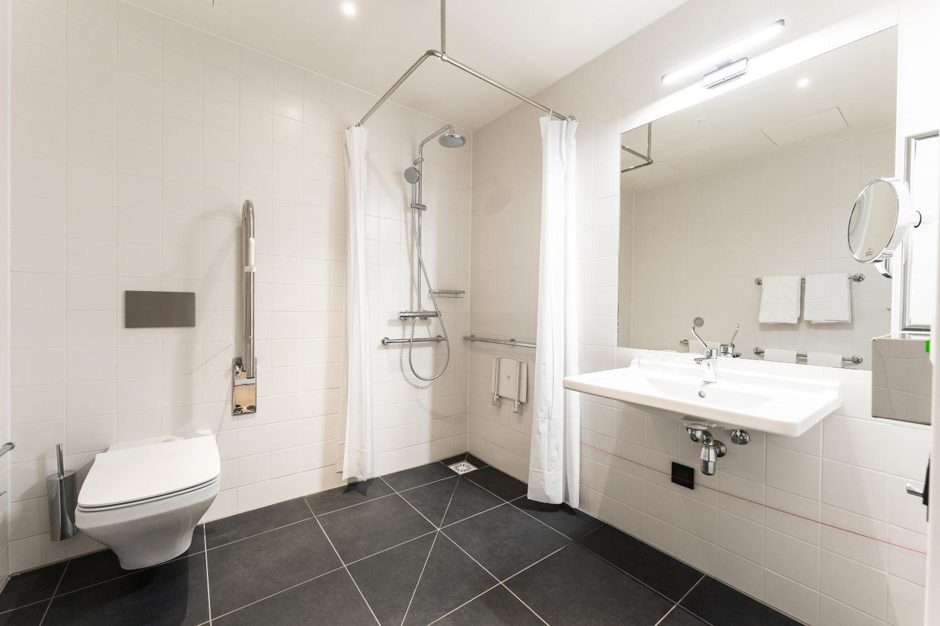 Single Room - Disability Access photo 2