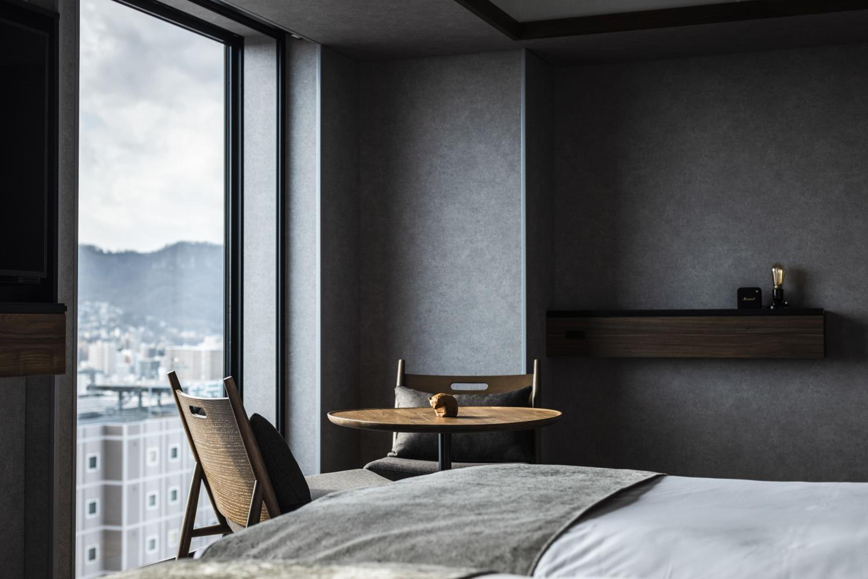Premium Deluxe Twin Room - Photo 12