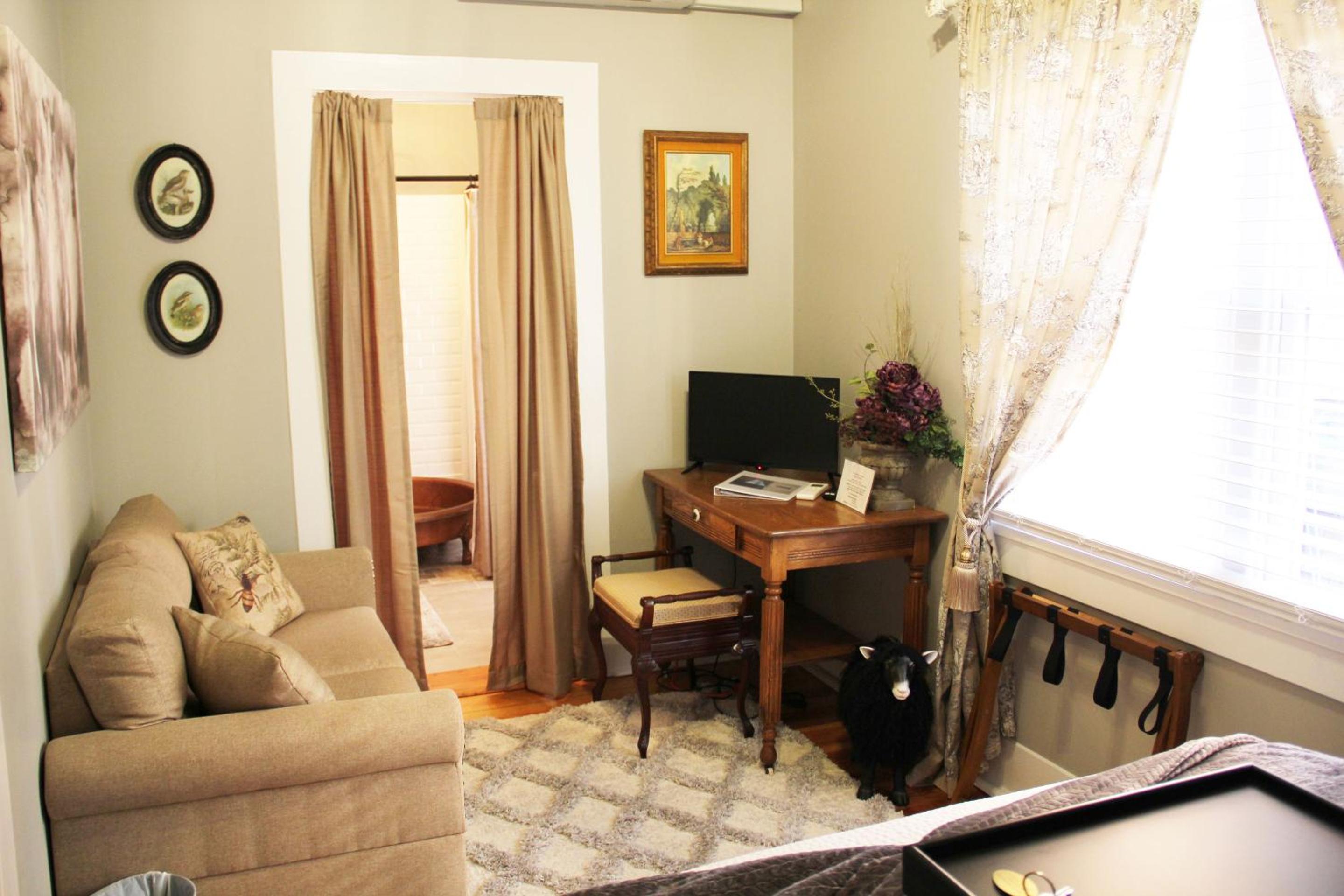 Standard Queen Room photo 2