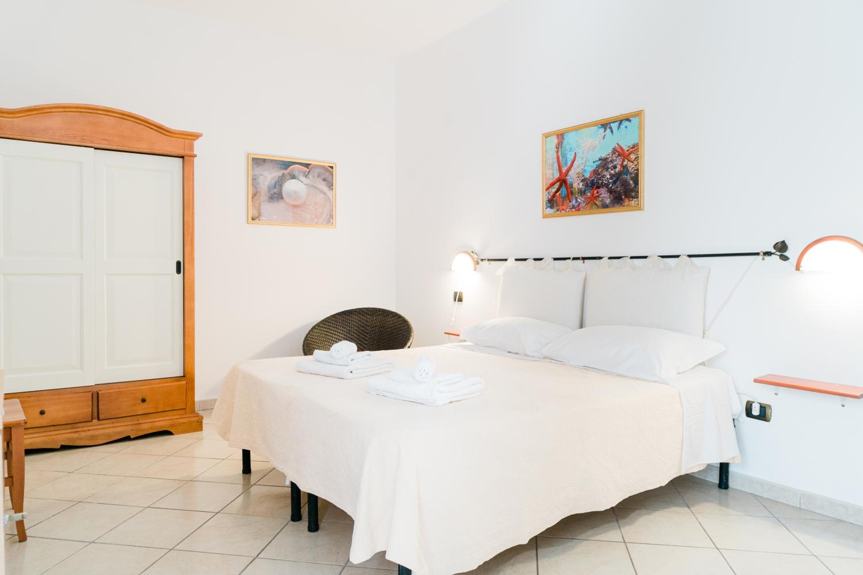 Double or Twin Room - Photo 2