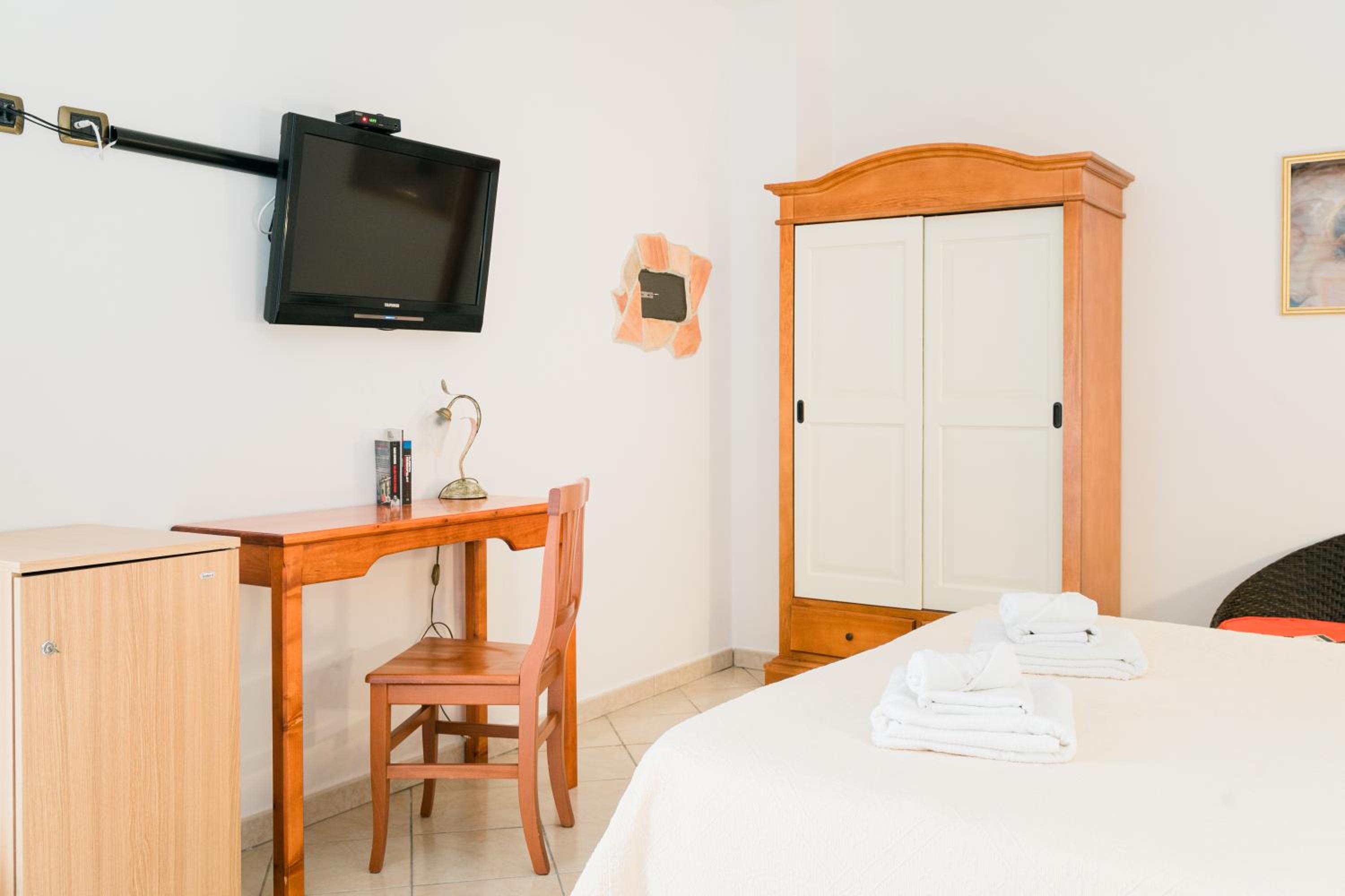 Double or Twin Room - Photo 9
