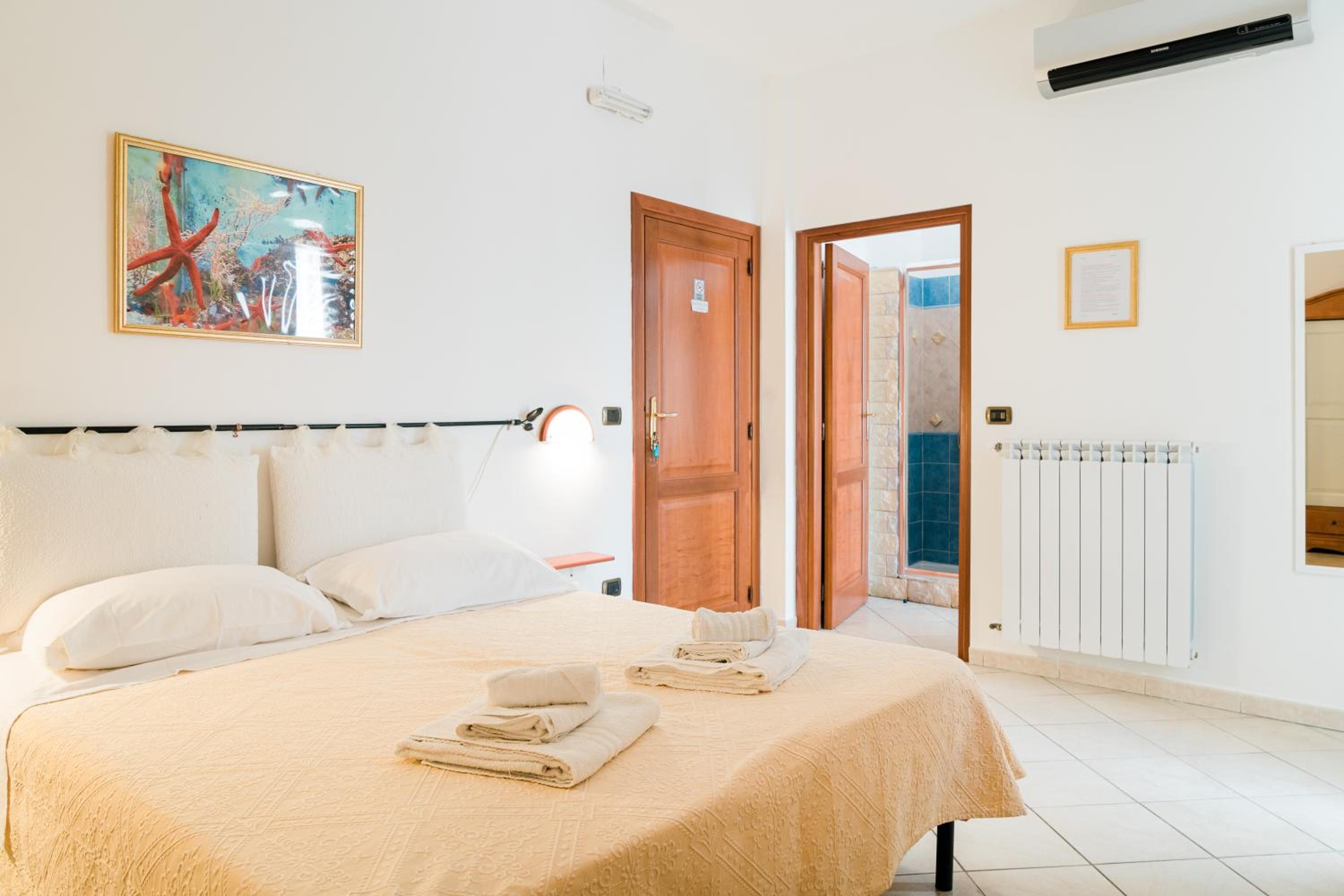 Double or Twin Room - Photo 8
