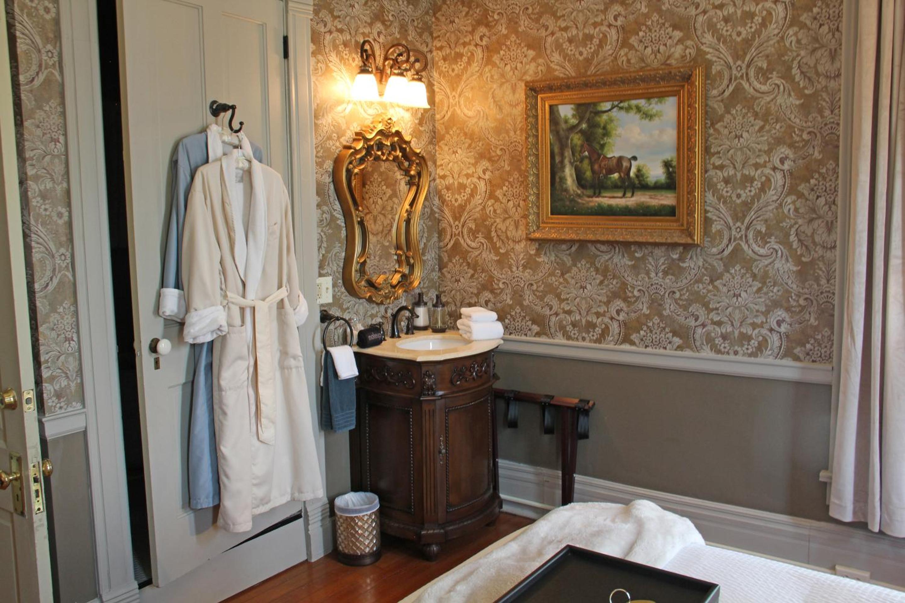 Deluxe Queen Room photo 2