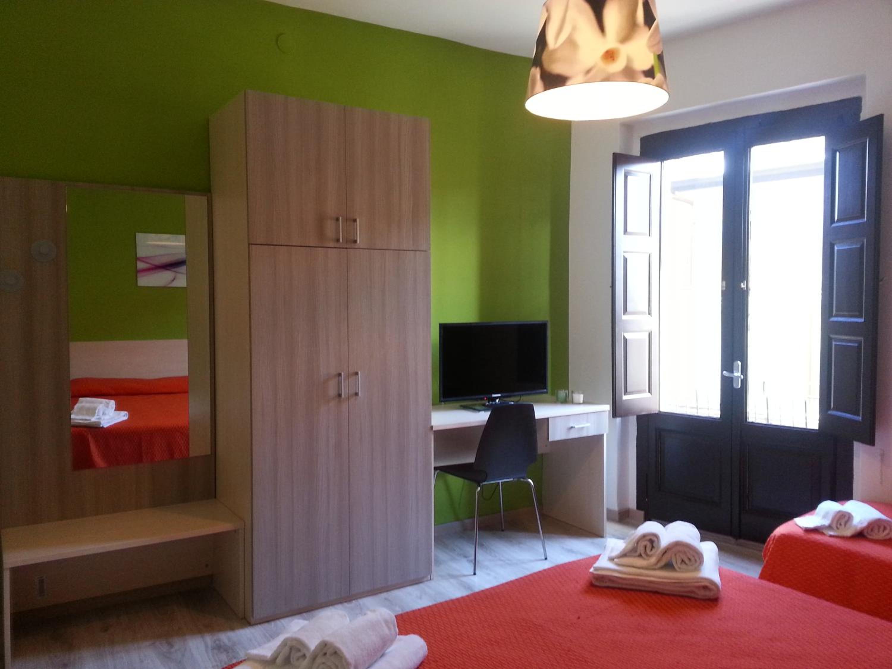 Double or Twin Room with Private Bathroom photo 2