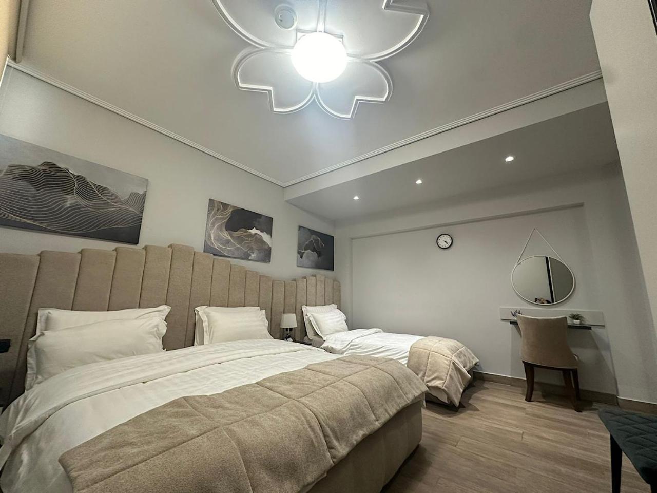 Economy Triple Room photo 2
