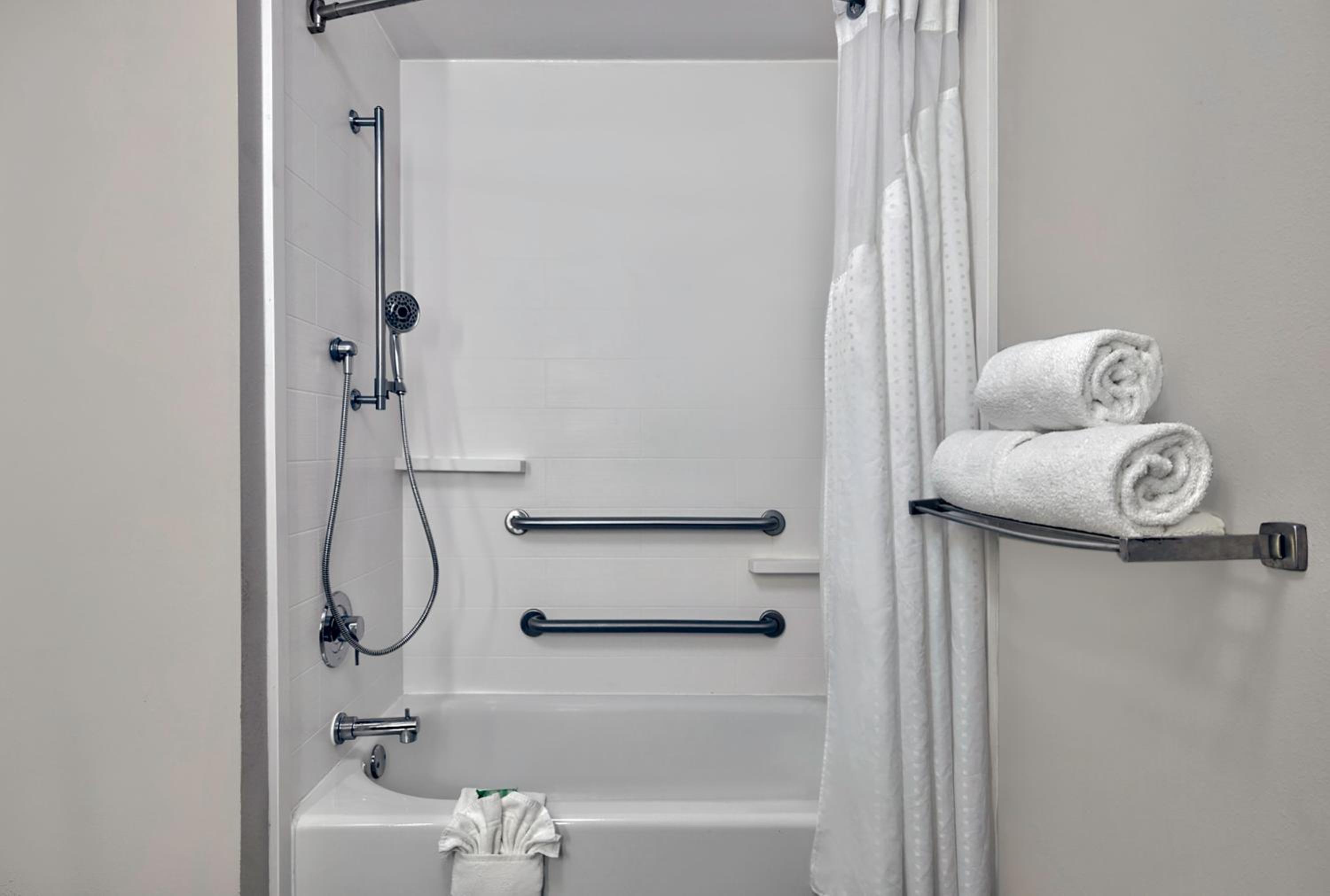 Queen Room with Two Queen Beds - Hearing Accessible/Non-Smoking - Photo 3