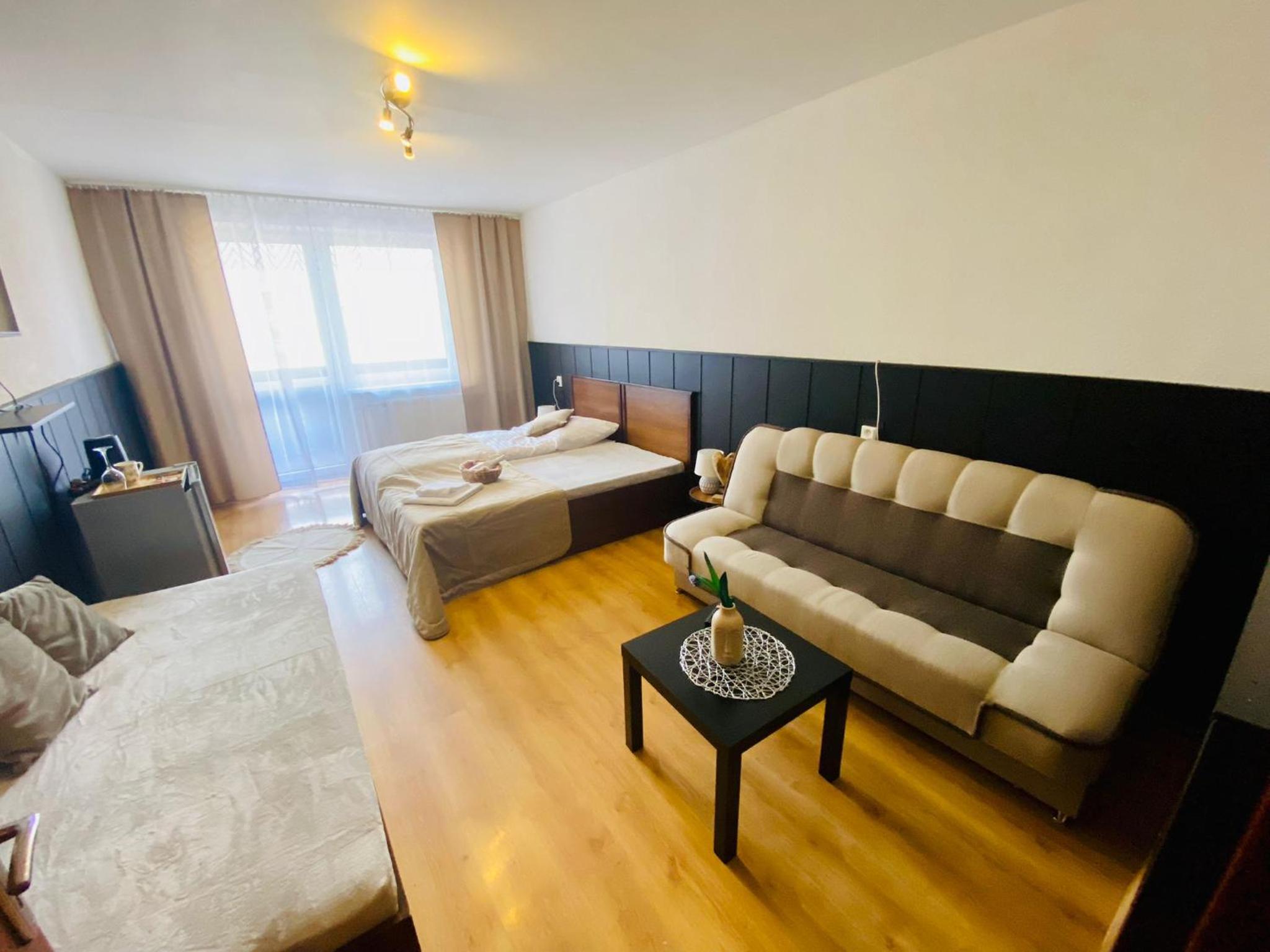 Large Double Room - Photo 2