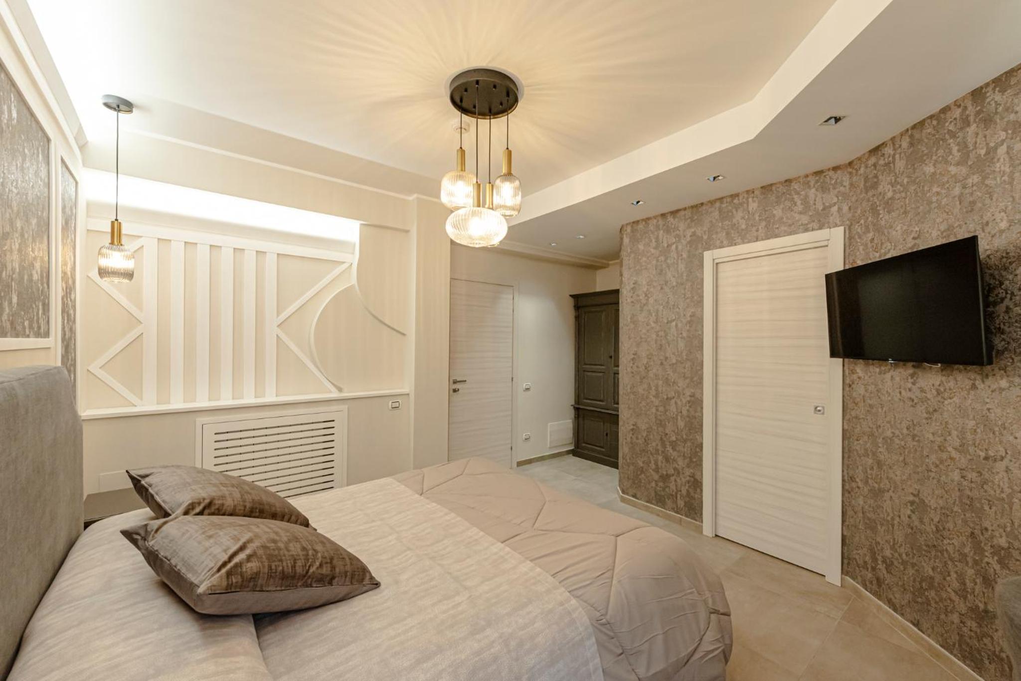 Deluxe Double Room with Balcony photo 2