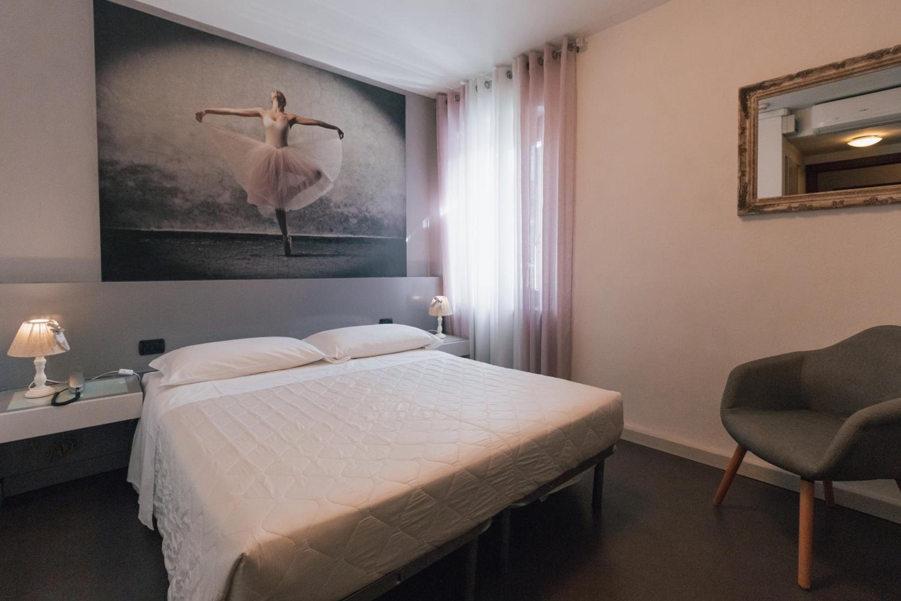 Double Room - Photo 11