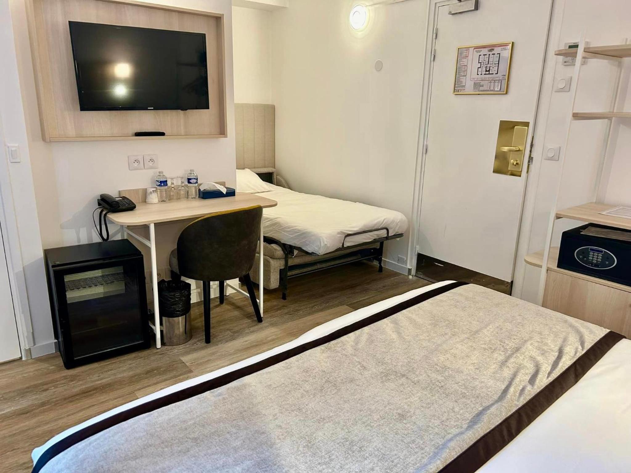 Triple Room thumbnail 6