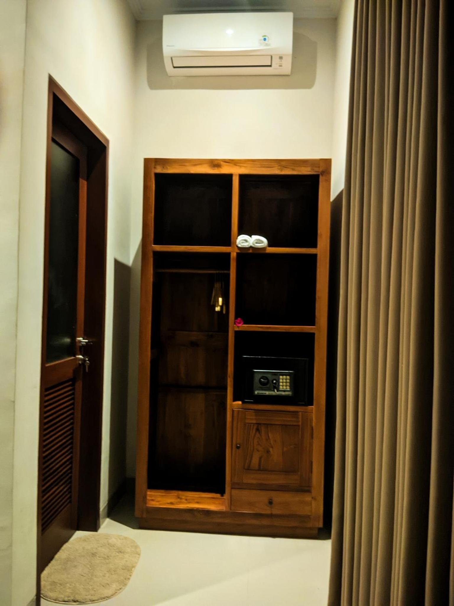 Twin Room with Bathroom photo 1