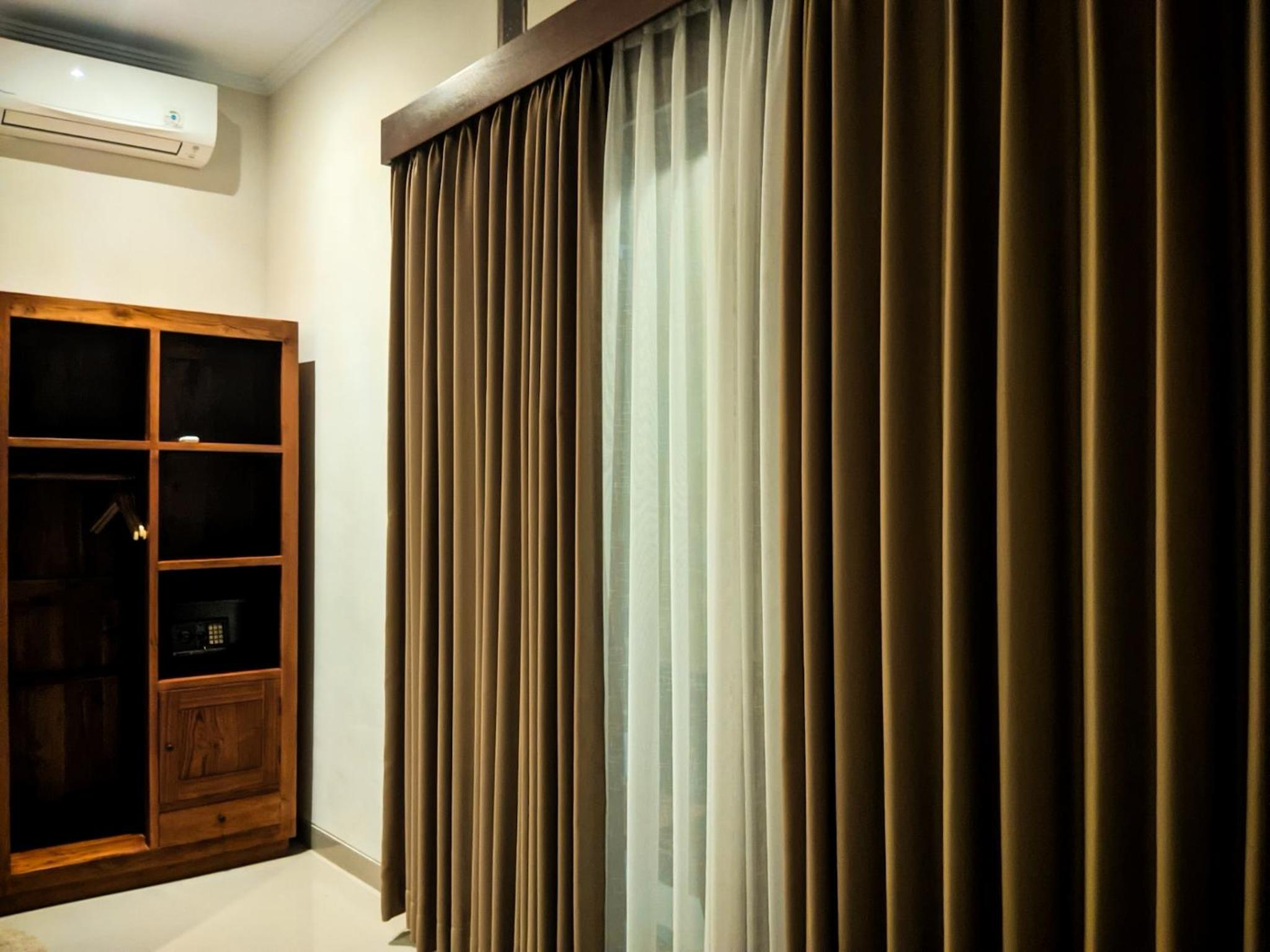 Standard King Room photo 3