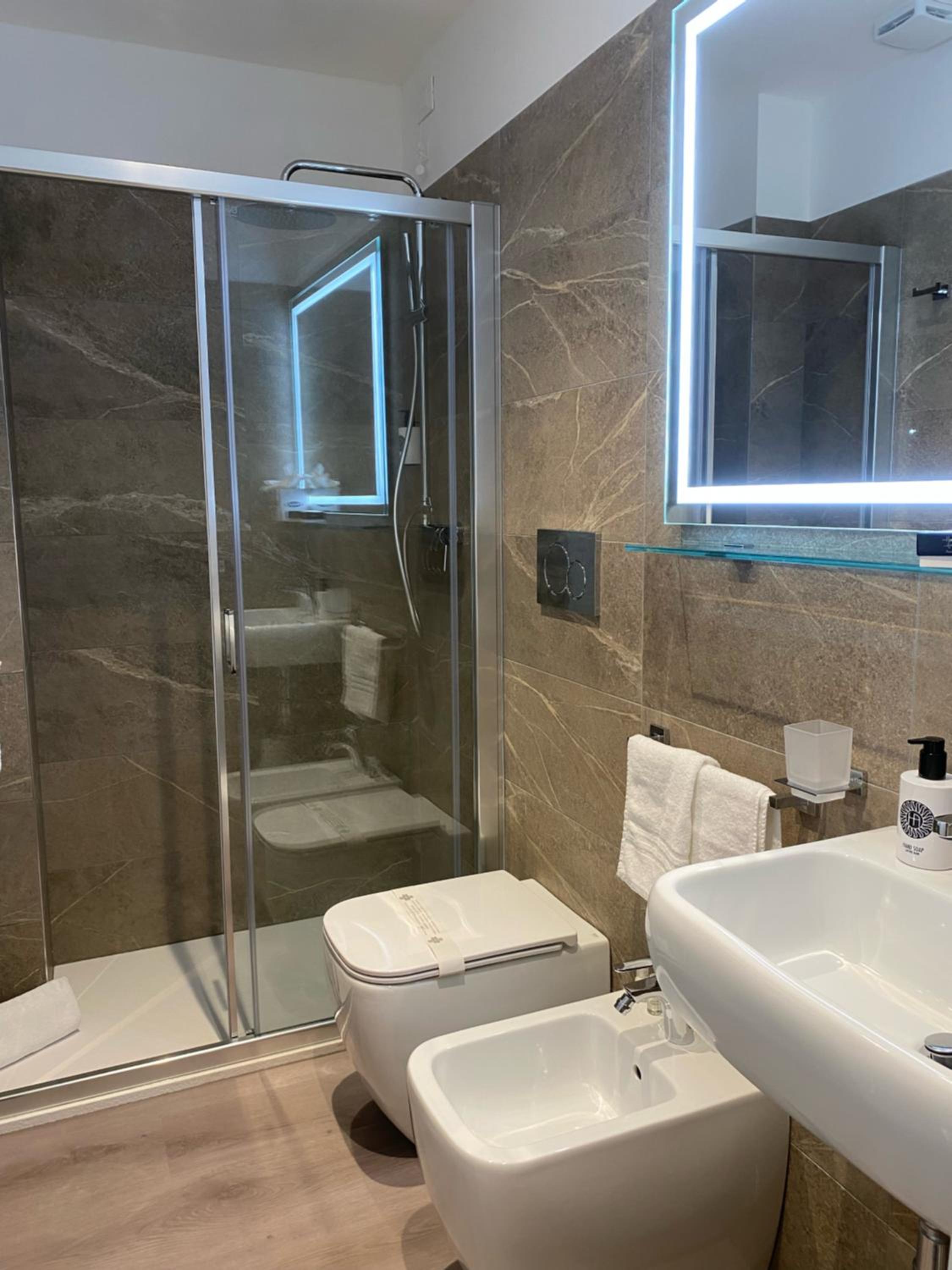 Superior Double or Twin Room with Balcony - Photo 3
