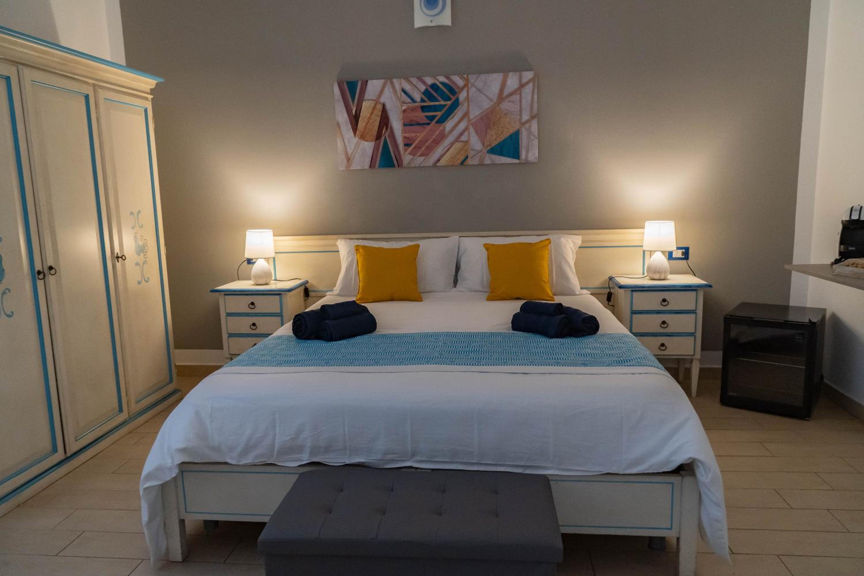 Triple Room with Private Bathroom - Photo 8