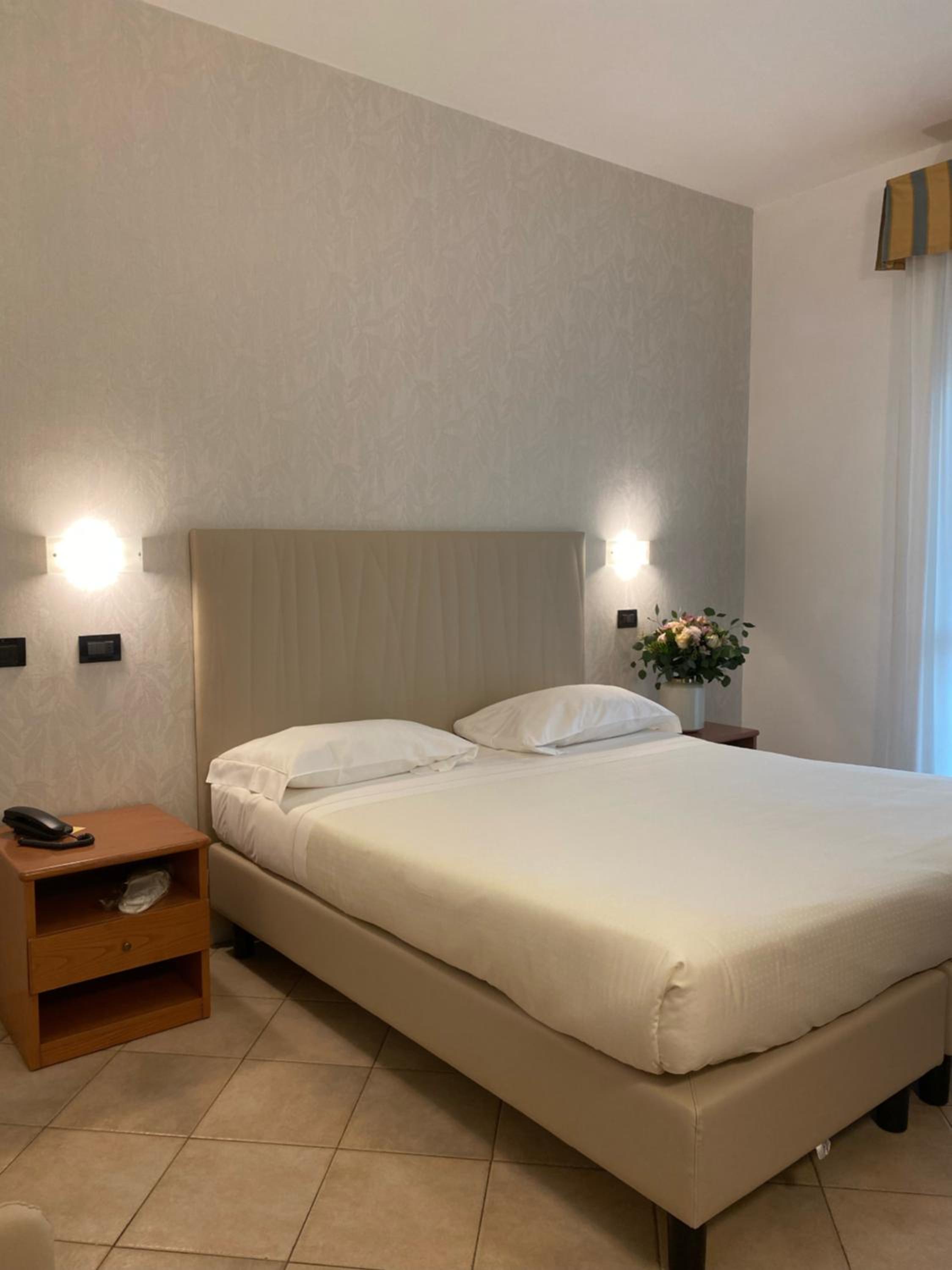 Standard Double or Twin Room - Photo 1