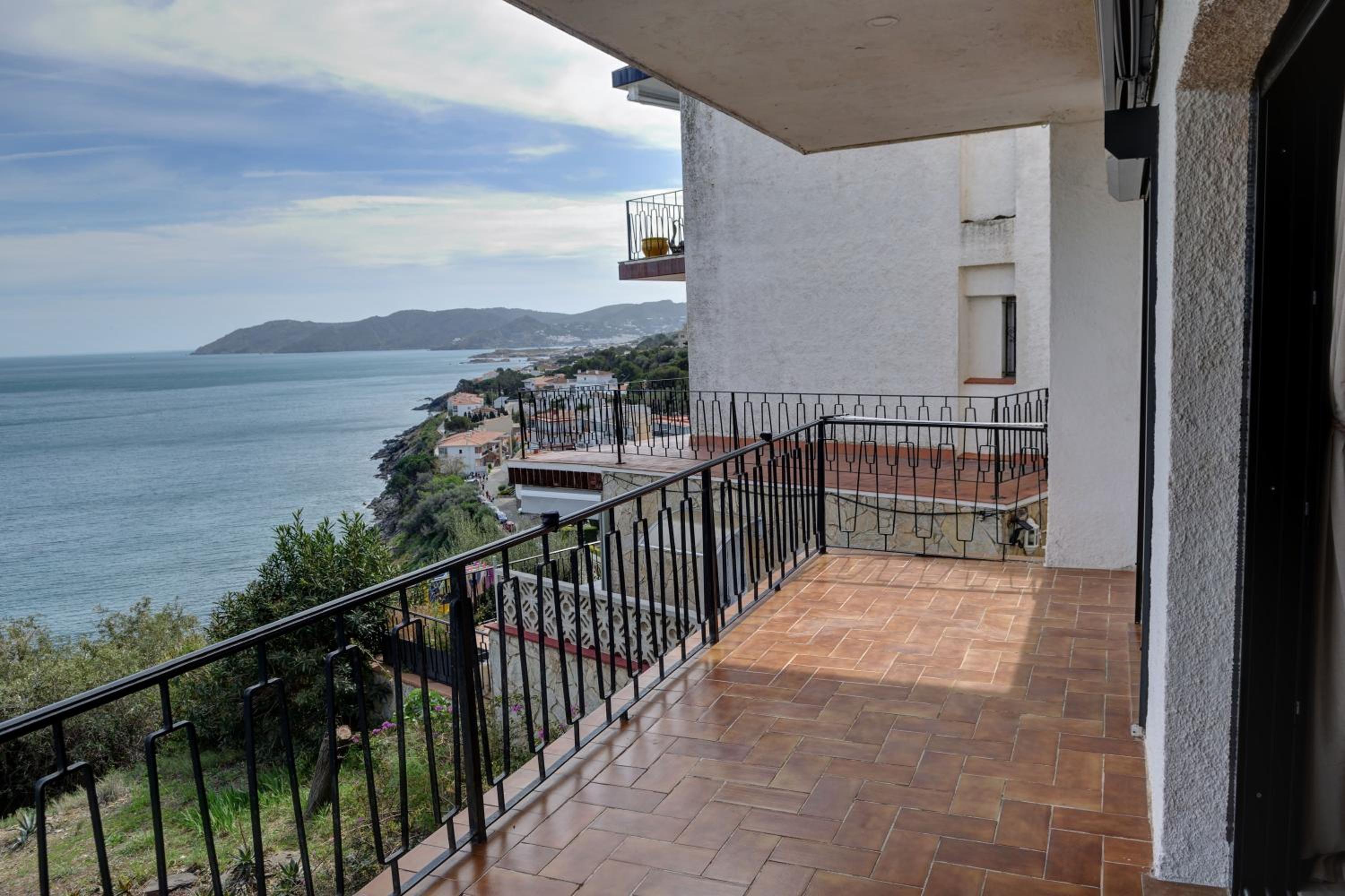 Apartment with Sea View photo 2